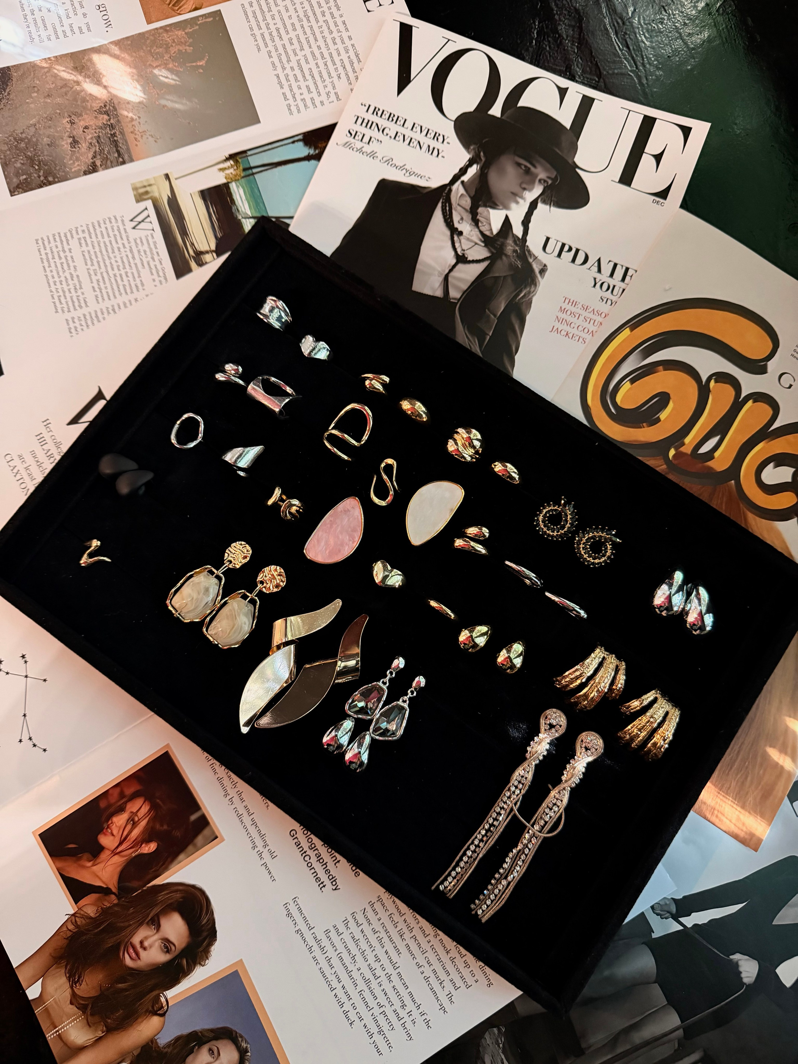 Украшения. Первая студия автопортрета в Донецке КЬЮ