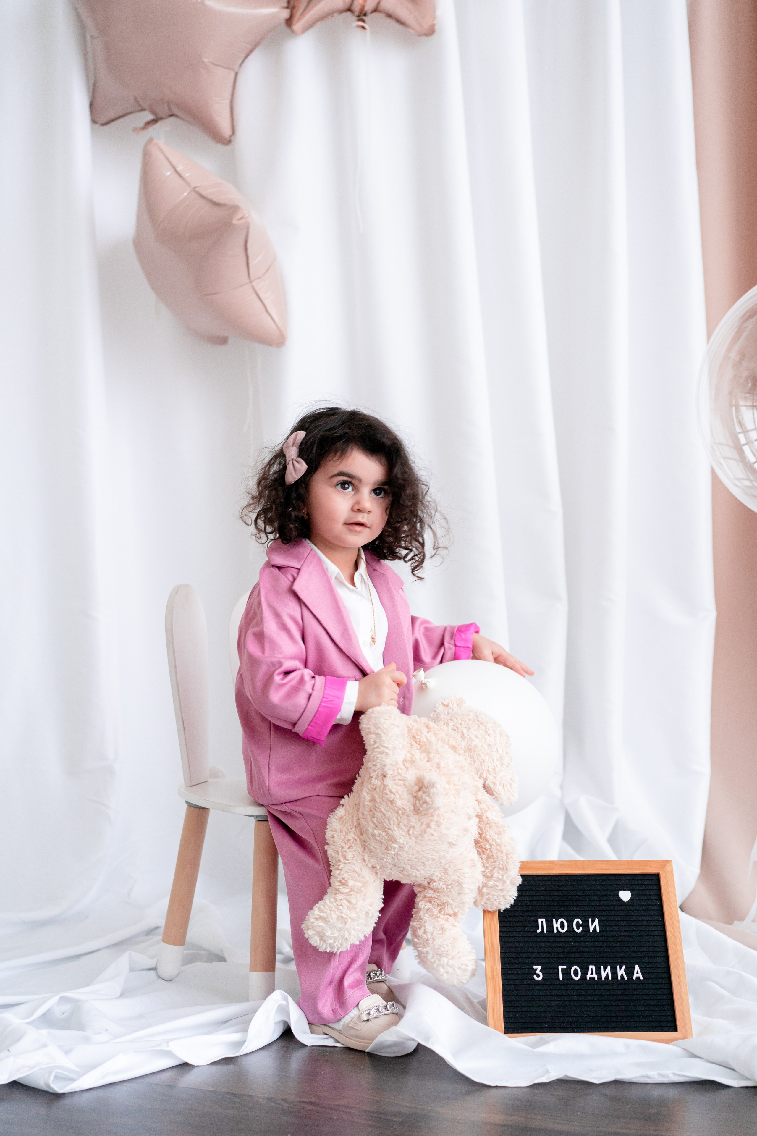 С Днём Рождения ребенка, портрет. Детская, семейная фотостудия в Санкт-Петербурге