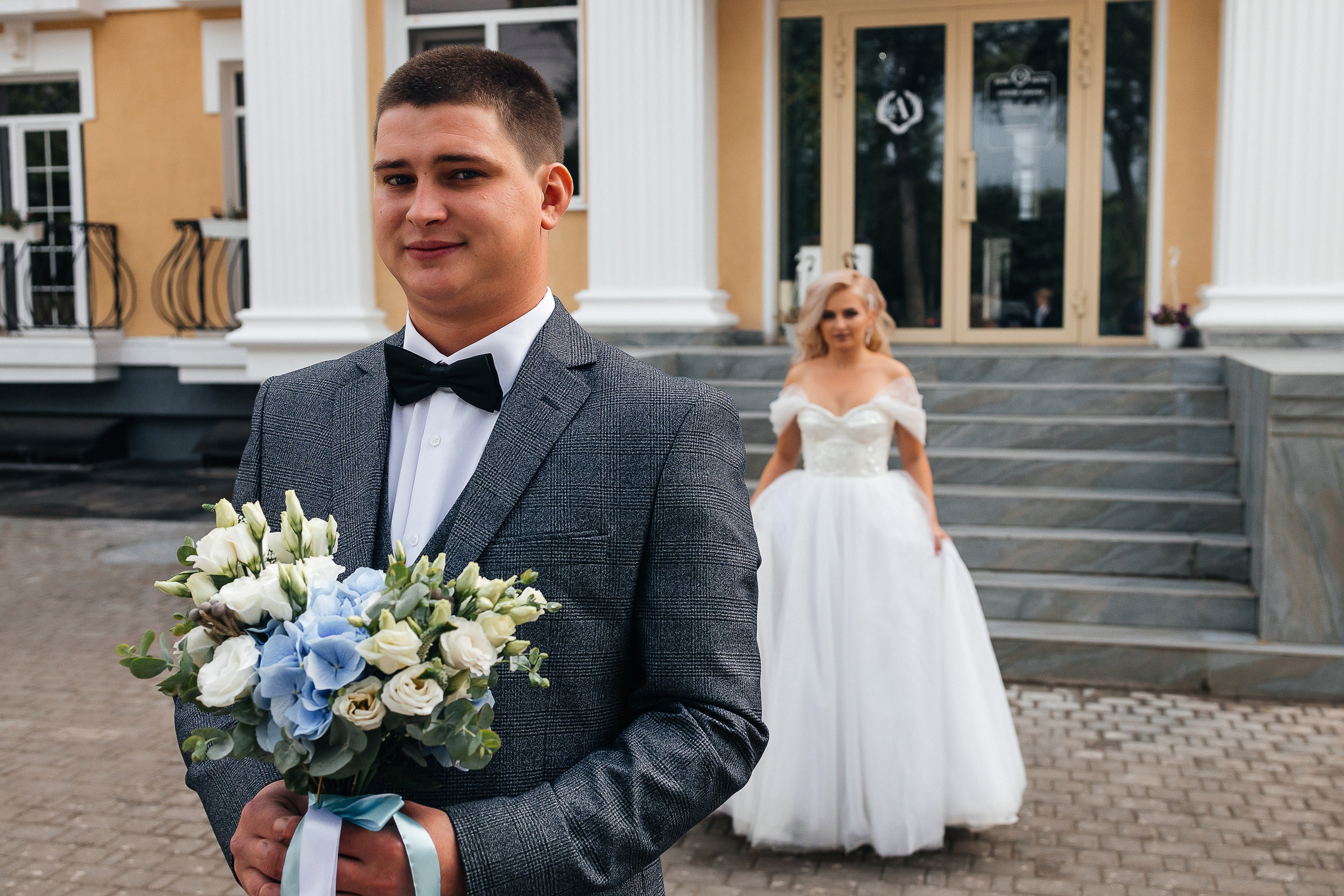 Стильная фотосессия пары в интерьерах ресторана. Олег Сверчков | Свадебный фотограф Вологда