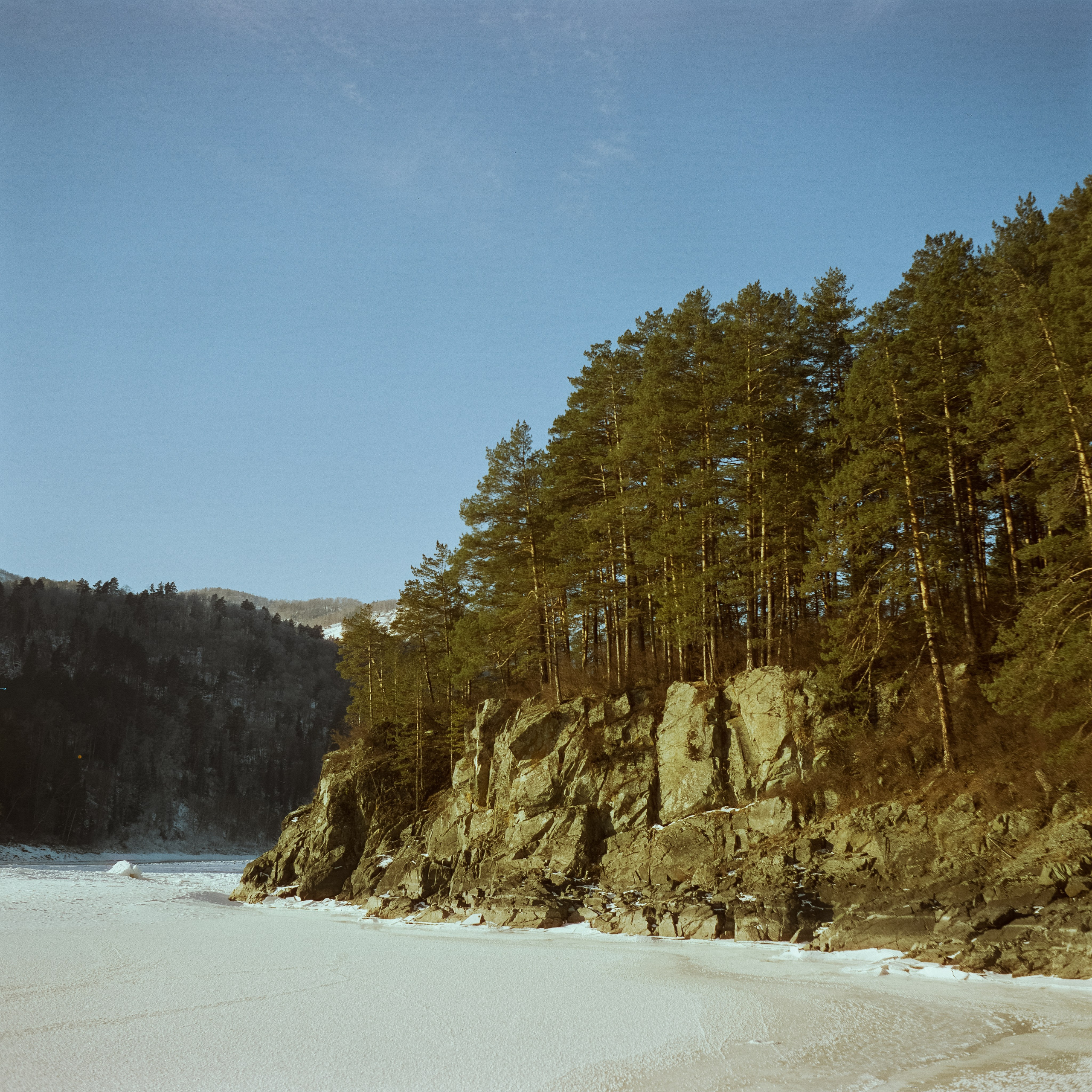 Кызыл-Таш, Кедровый остров / 11 декабря 2023 года (-25С) / CineStill 5