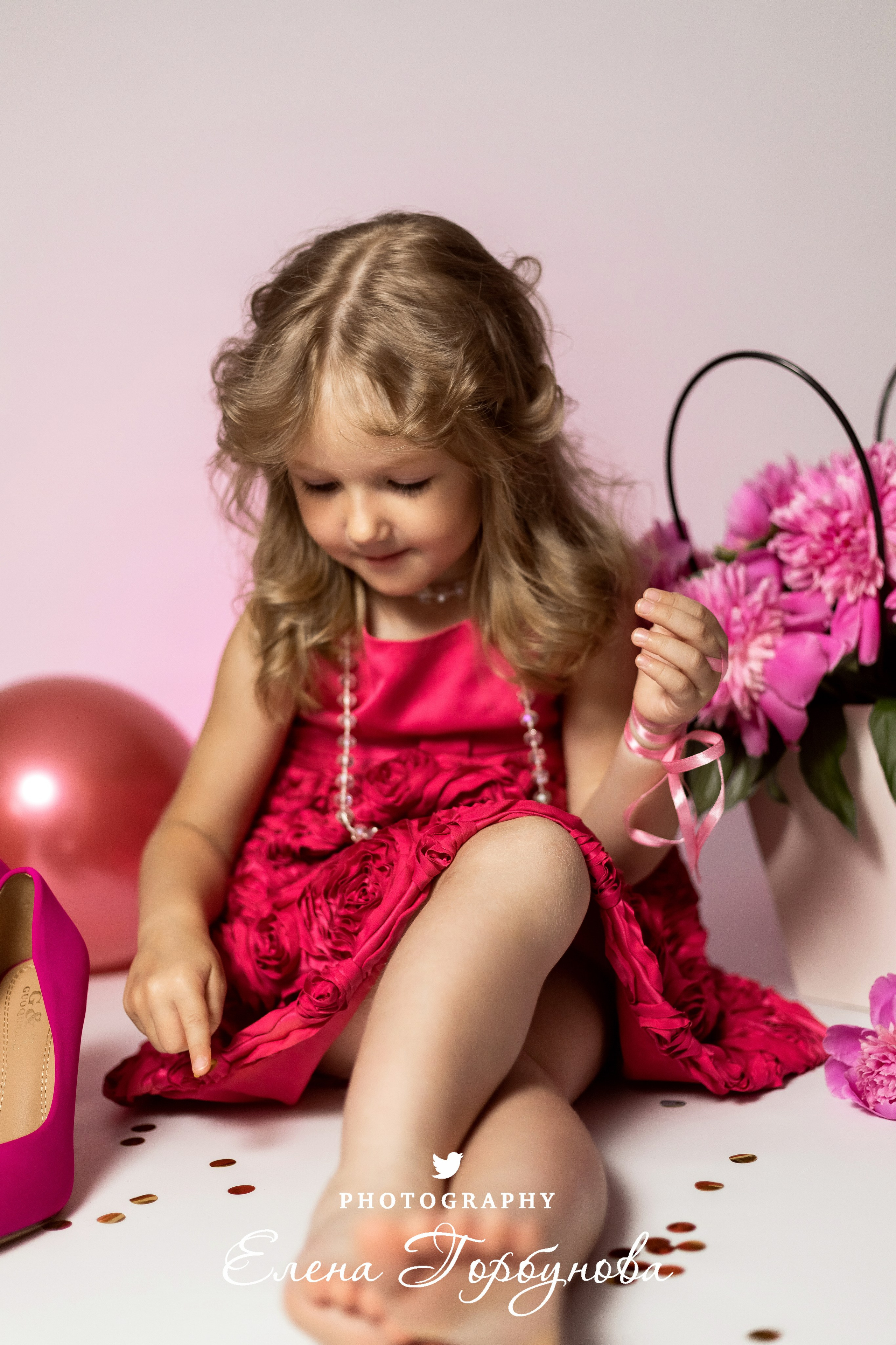 «Модница в розовом» В моей студии. Вероника и Александра. 2024. Фотограф Пермь. Свадьбы. Семья и дети, школа, д. сад. Фотокниги