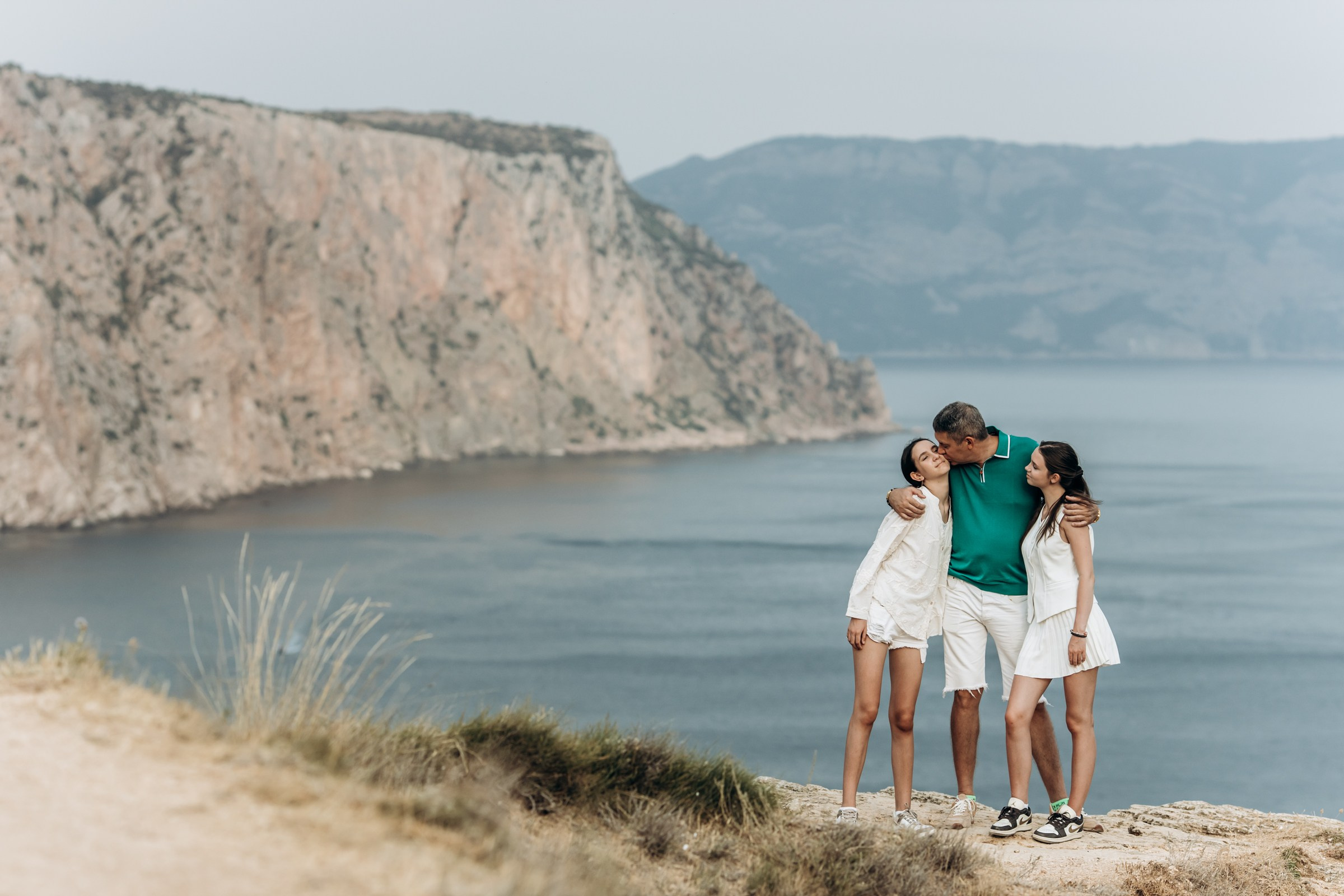 Дети и семьи. На моих фотографиях дети всегда улыбаются и смеются по-настоящему. Я знаю что для этого нужно. Применяю секретный секрет). Фотограф в Крыму — Федор зайцев. Свадебная, семейная и портретная съёмка. Фотографии для контента, для бизнеса. Корпоративная съёмка
