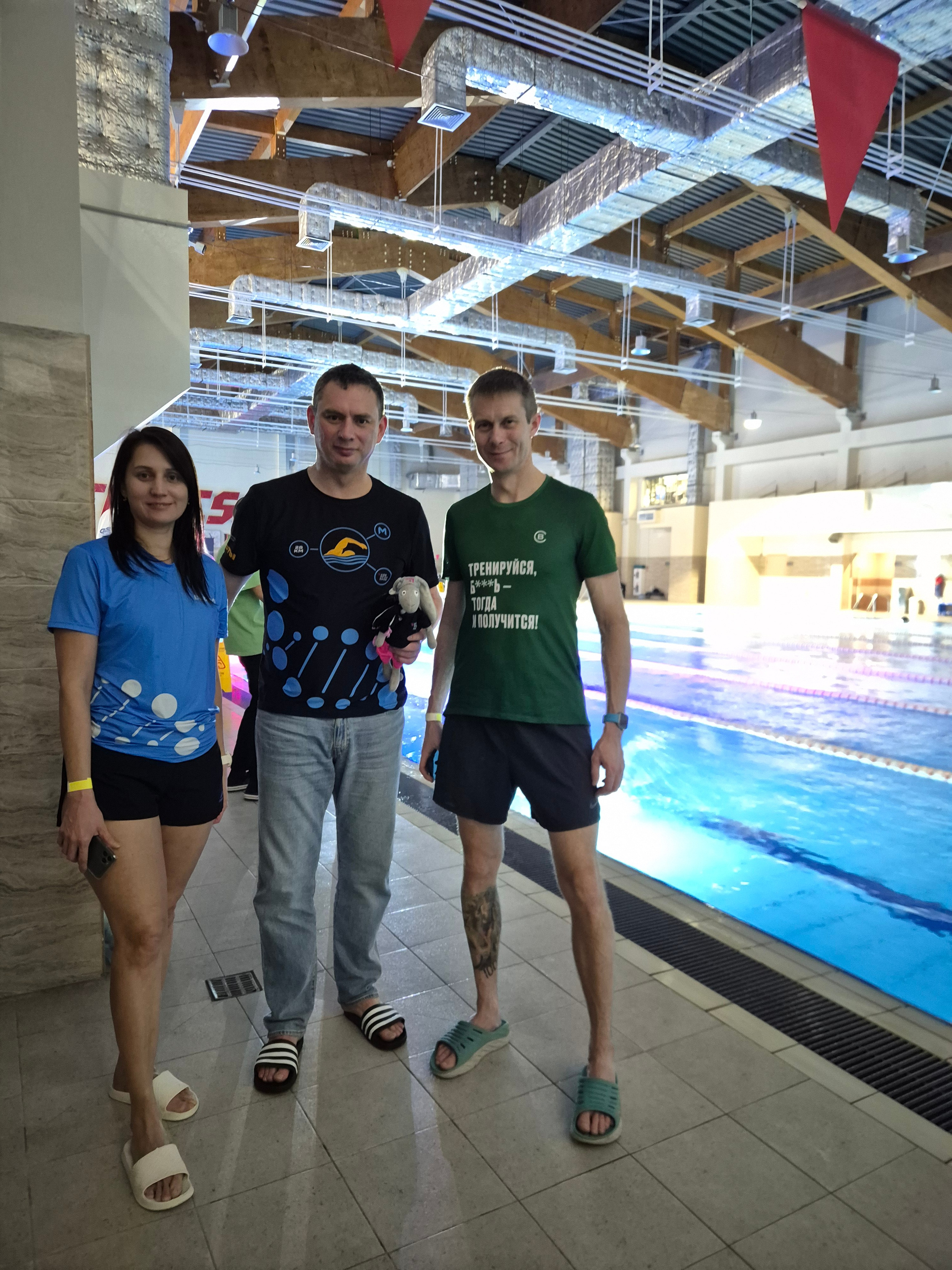 Катя и Женя приехали саппортить меня на всю ночь в бассейн