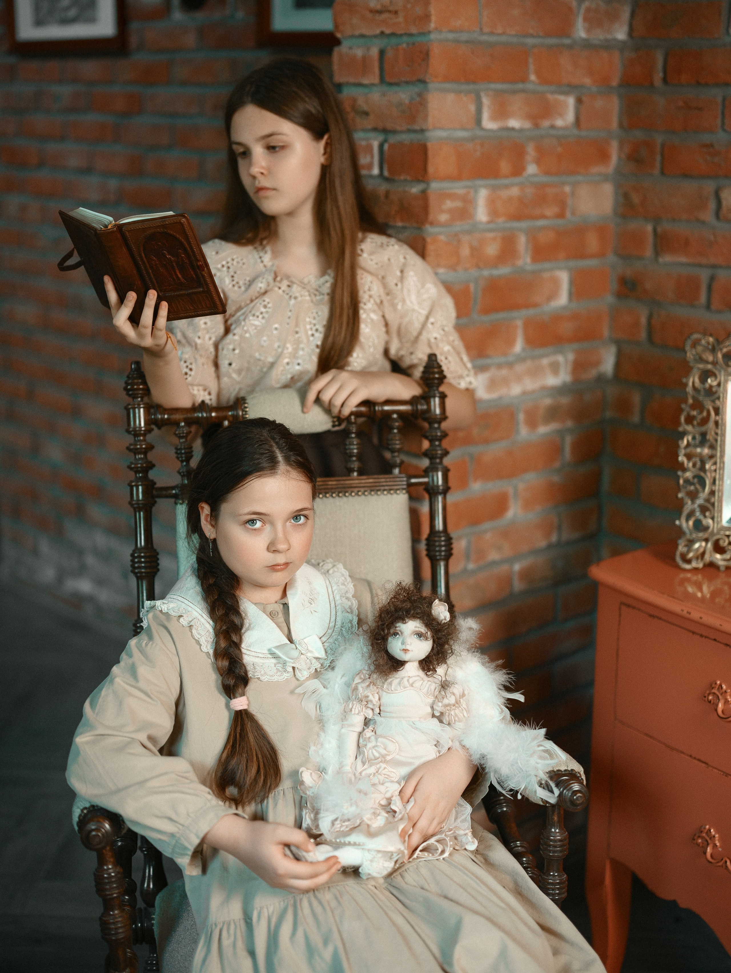 Примеры стилизации портретов и нестандартного света. Фотограф Олег Сотник