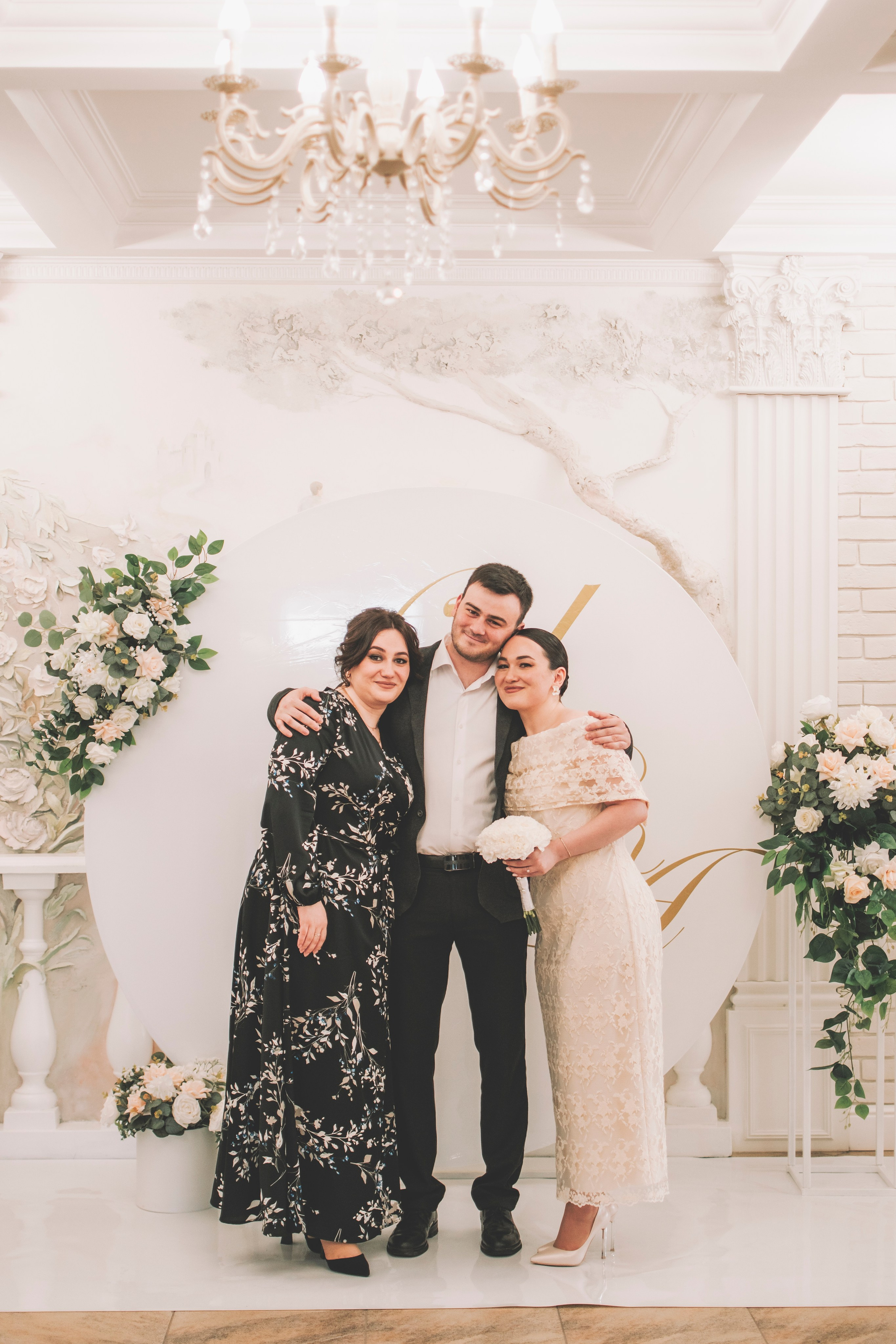 26.04.2025 (Фотосессия, роспись в Онии + фото с банкета). Семейный и свадебный фотограф Губкинский и Ставрополь