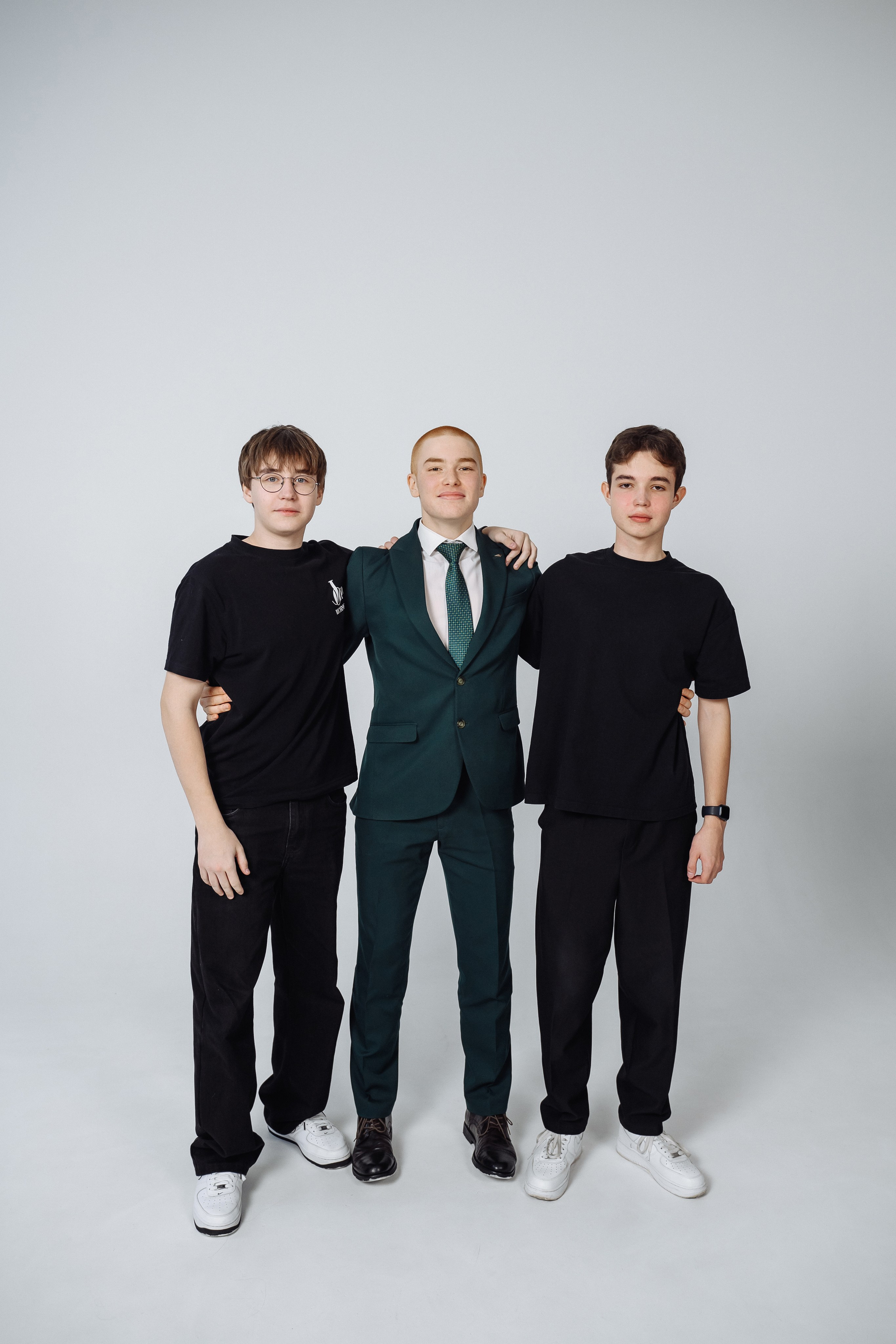 ВЫПУСКНИКИ 11 КЛАСС. МАРГАРИТА КУДРЯШОВА СВАДЕБНЫЙ И СЕМЕЙНЫЙ ФОТОГРАФ ТВЕРЬ МОСКВА