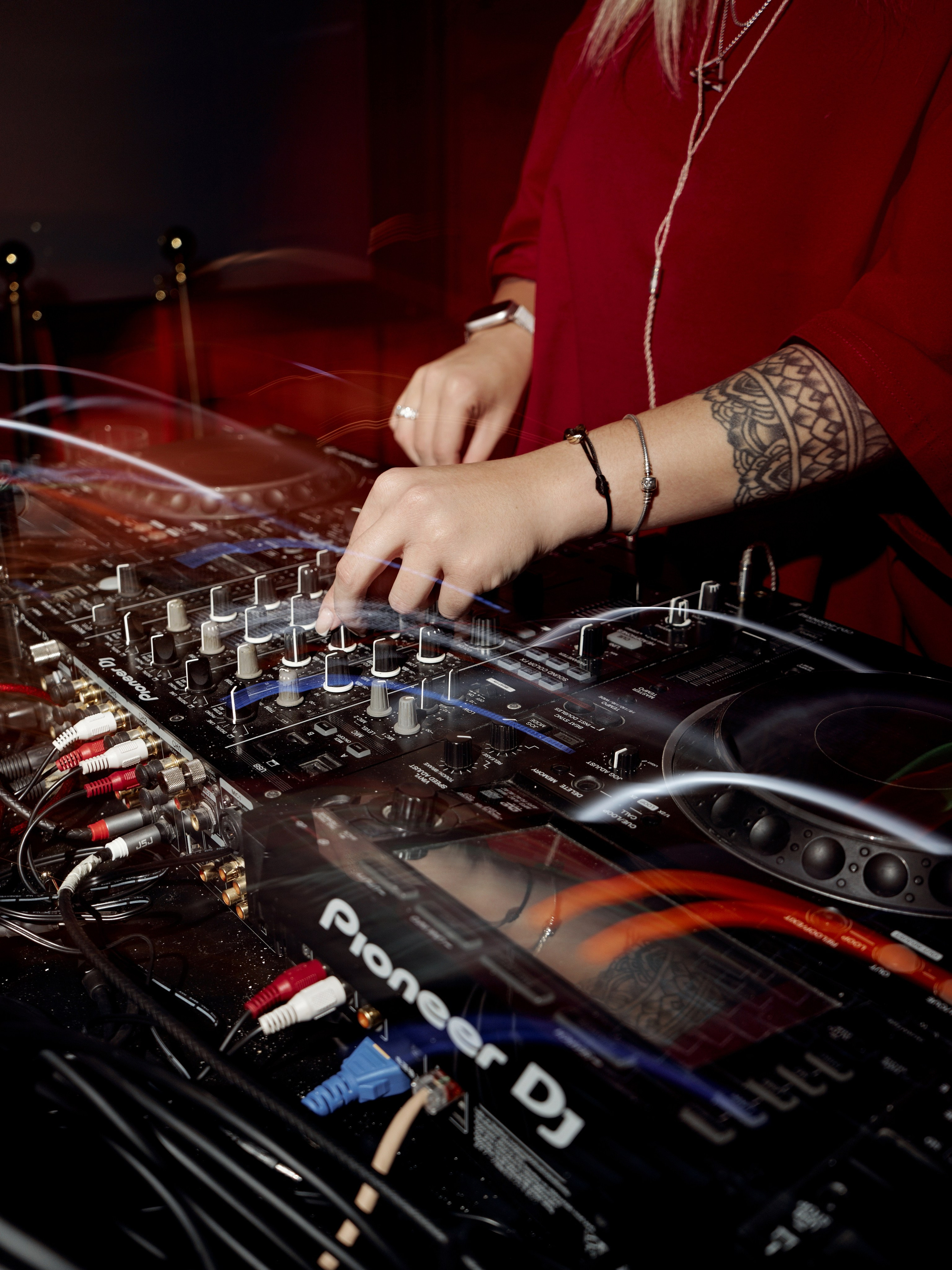 CLUB. NOIZOMAX Художественный фотограф в Дубай