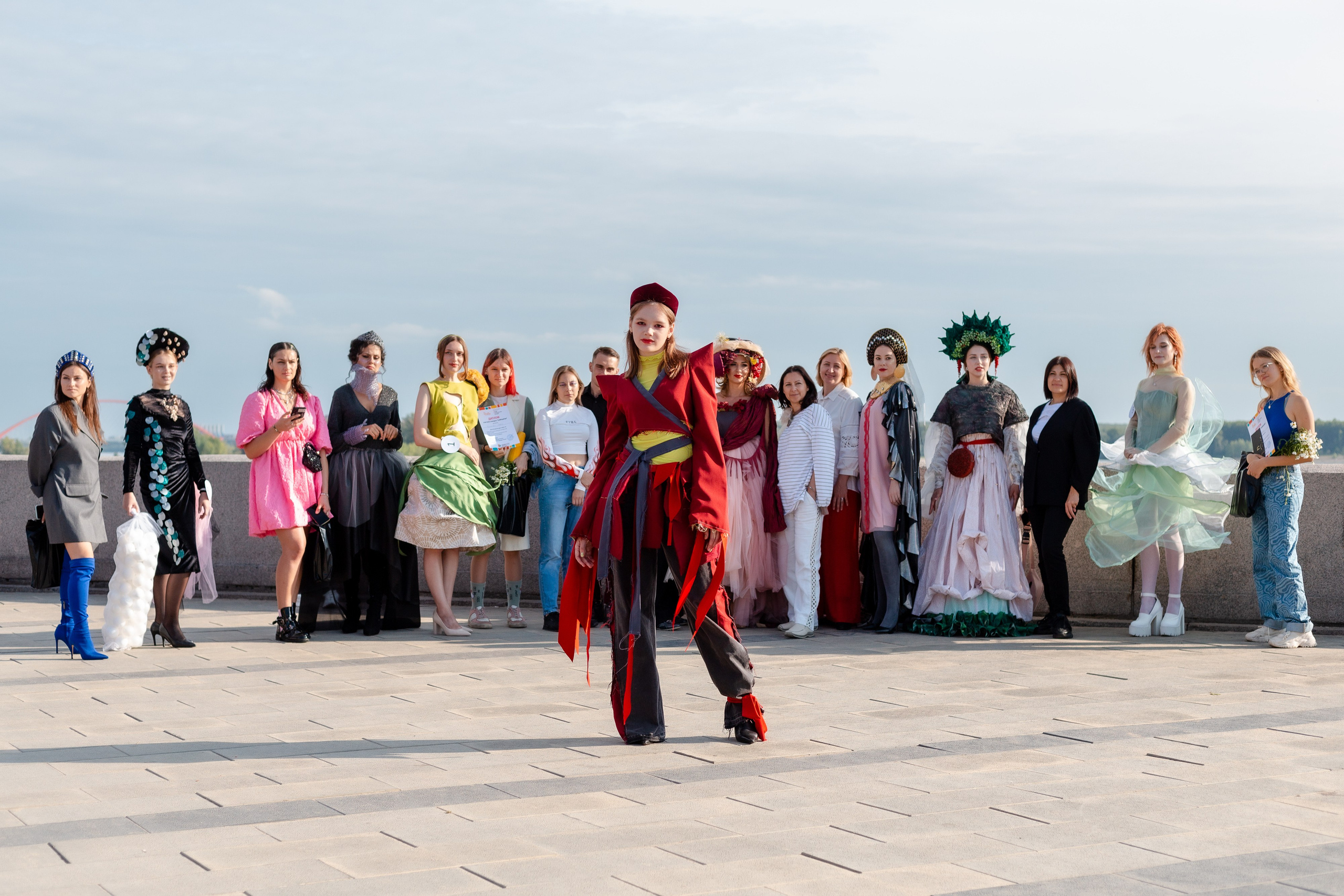 Модельный показ на набережной. Портретный и репортажный фотограф. Мыльников Илья