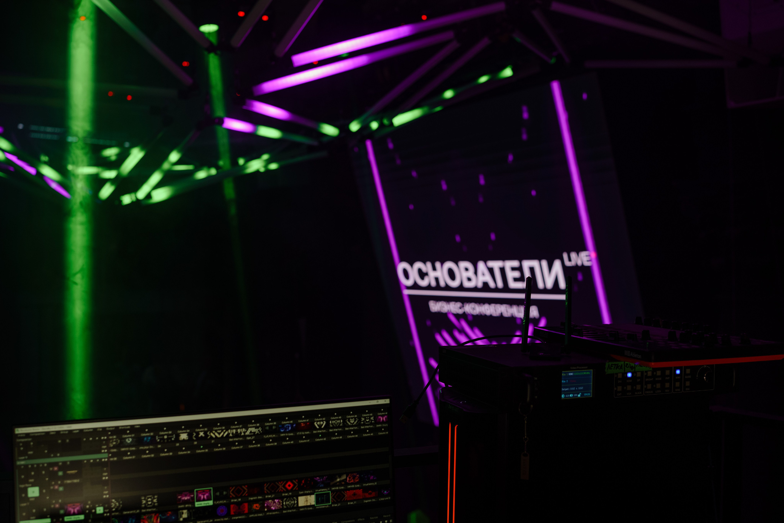 Вечеринка OSNOVATELI.LIVE репортажный фотограф Саша Дружинина. Репортажный фотограф в Москве Саша Дружинина