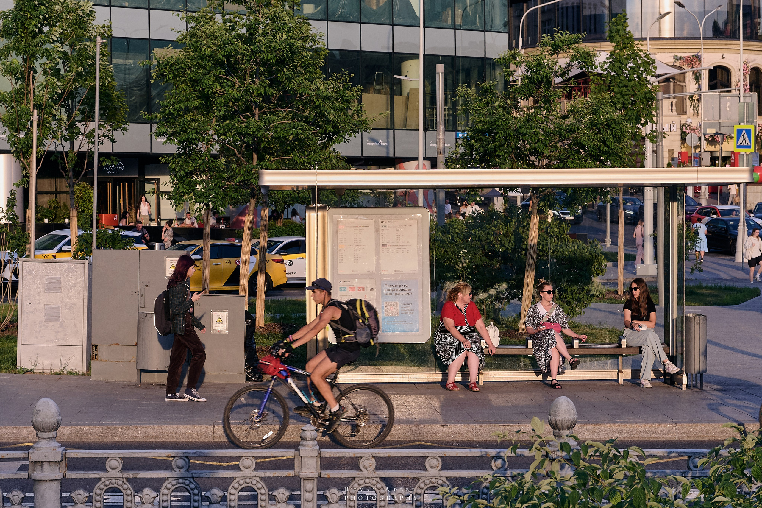 Фотопрогулка, Патрики, Трубная, и др. Фотограф Роман Адлер