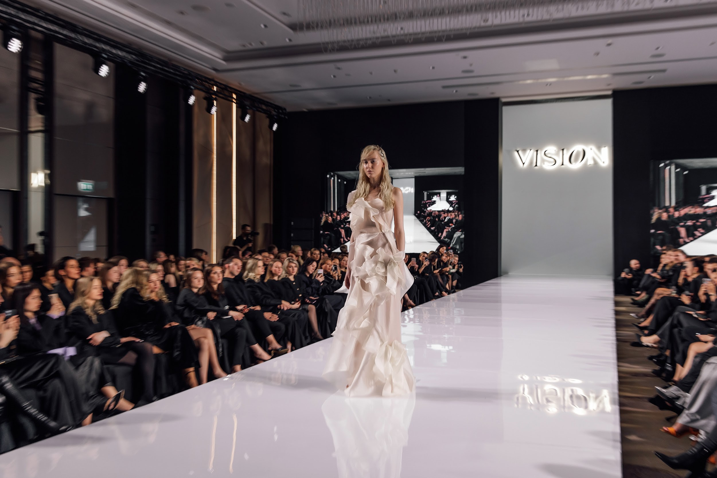 VISION. Любовь Чуляева — свадебный фотограф в Москве и Европе