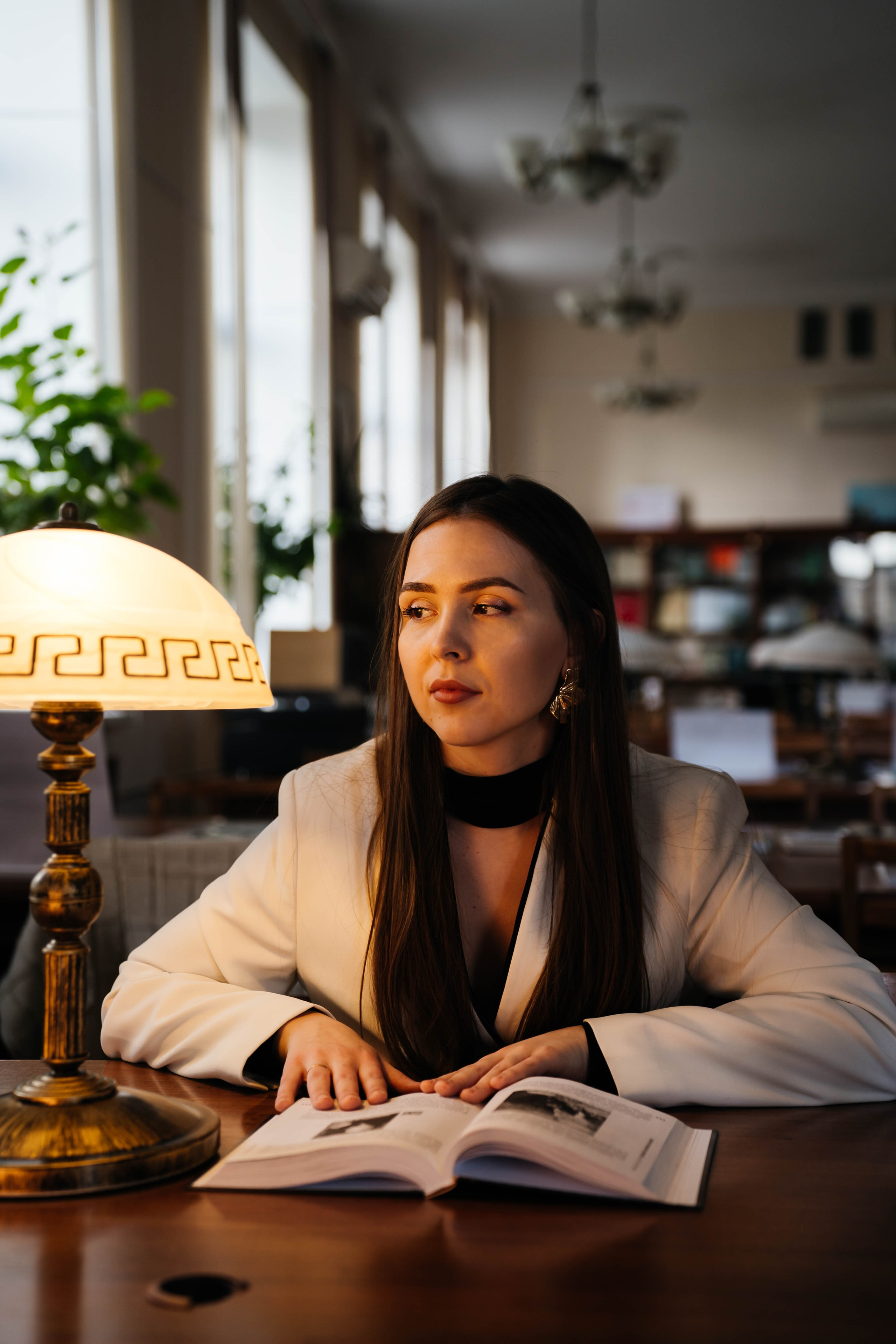 В библиотеке. Видеограф и Фотограф в Челябинске Ксения и Владимир Рюмины