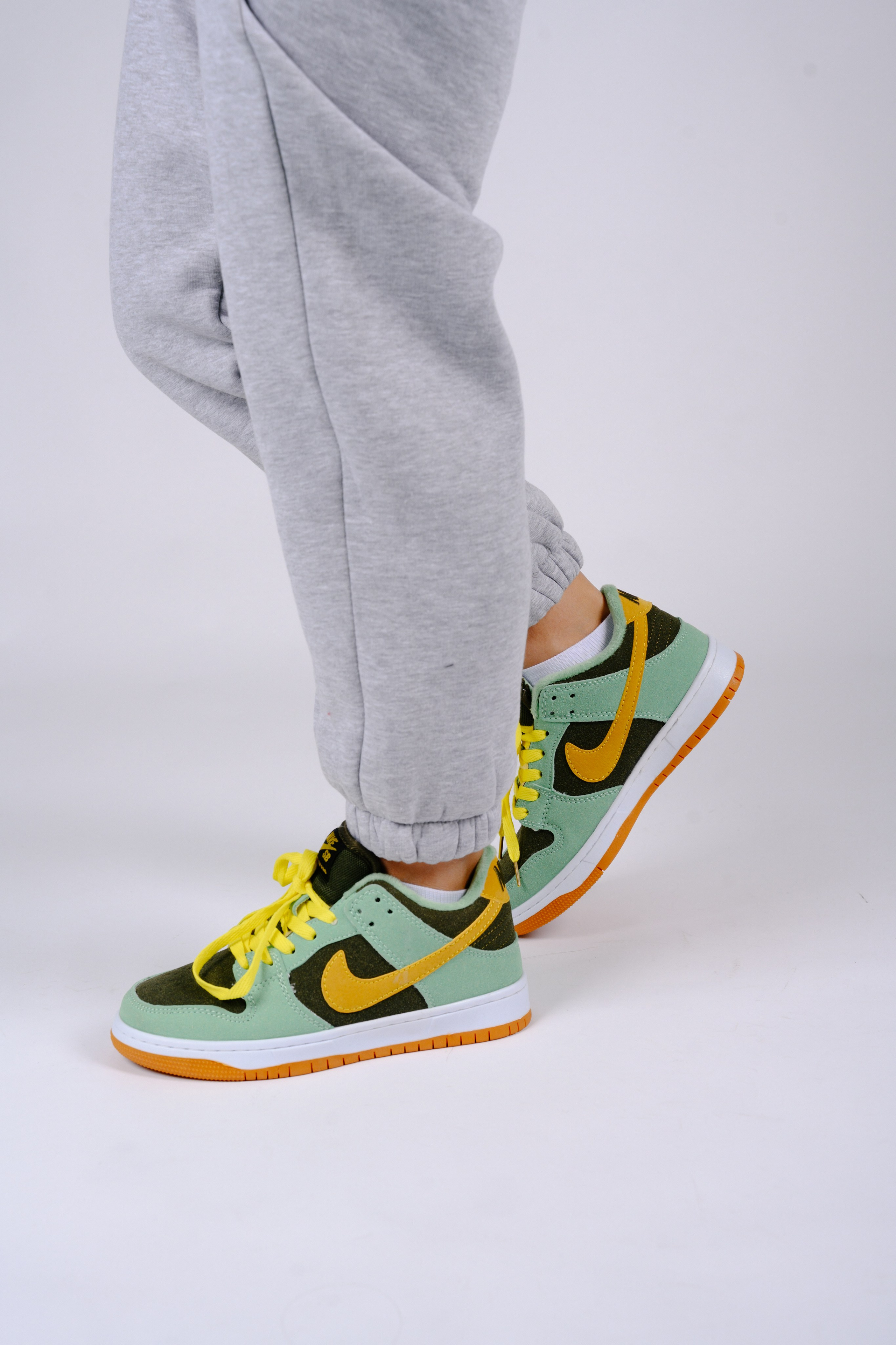 Кроссовки для wb. Фотограф в Красноярске