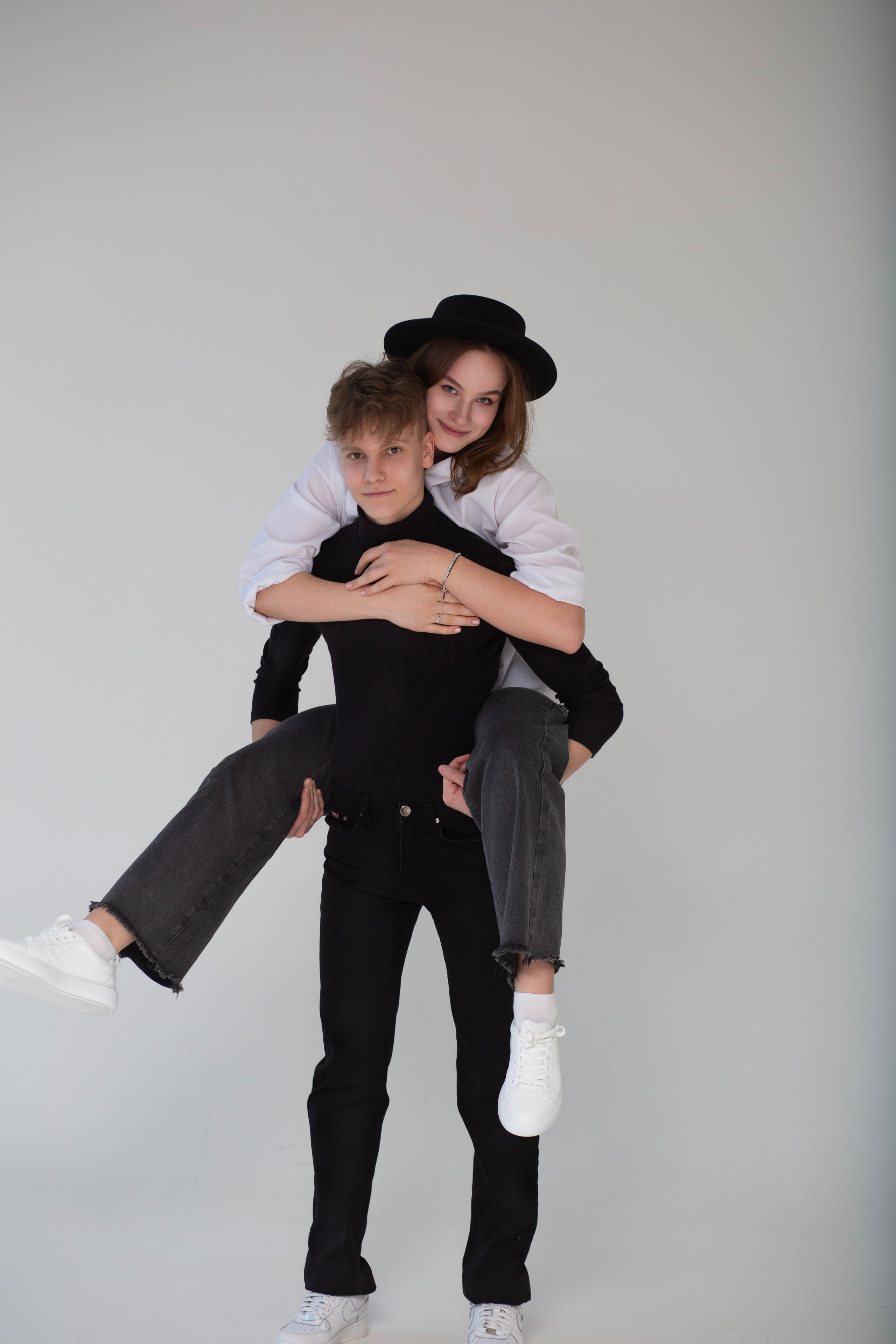 Даниил и Мария.Студийная съемка. Главная