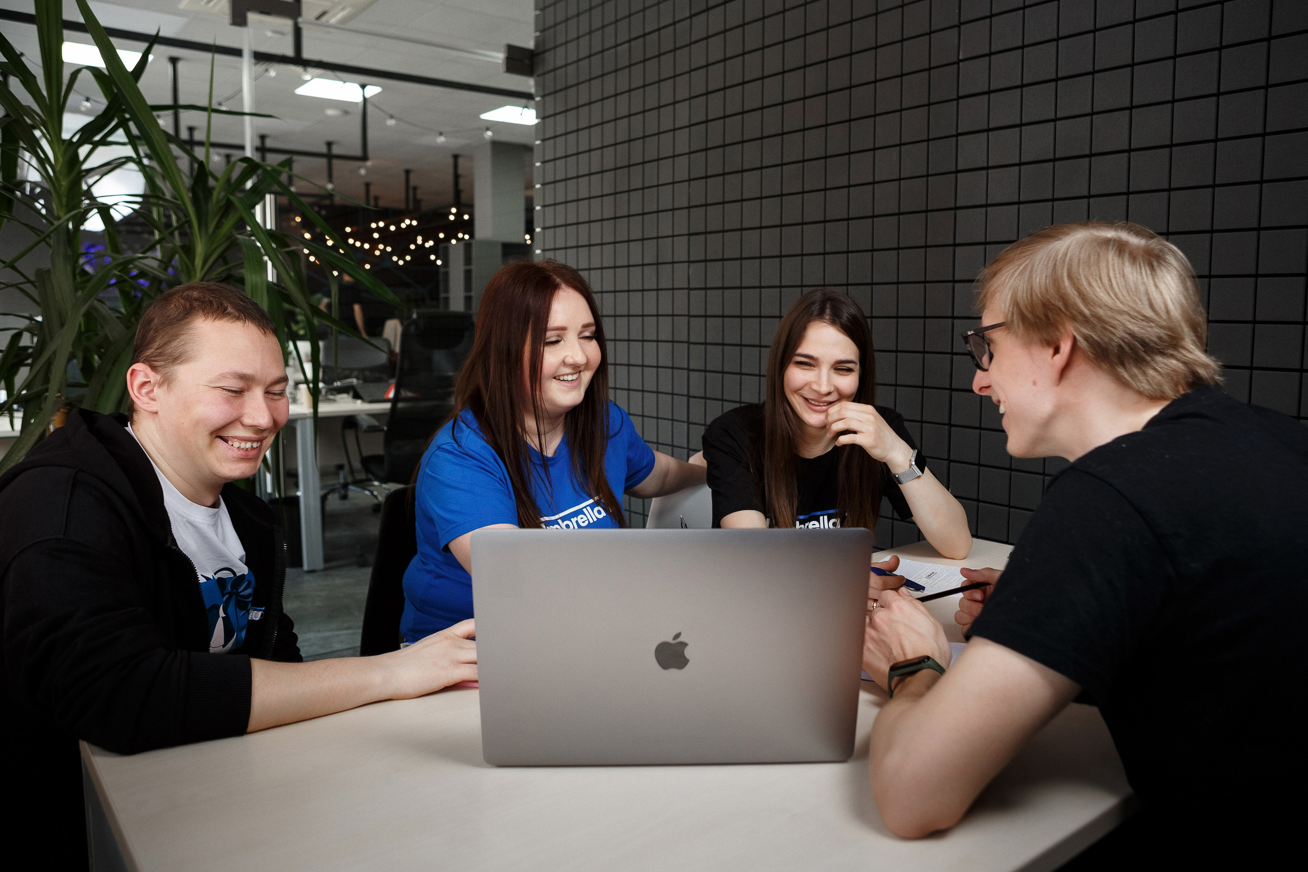 Фотосессия сотрудников и офиса для компании Амбрелла Таганрог. Свадебный и семейный фотограф в Таганроге Бакарюк Антон