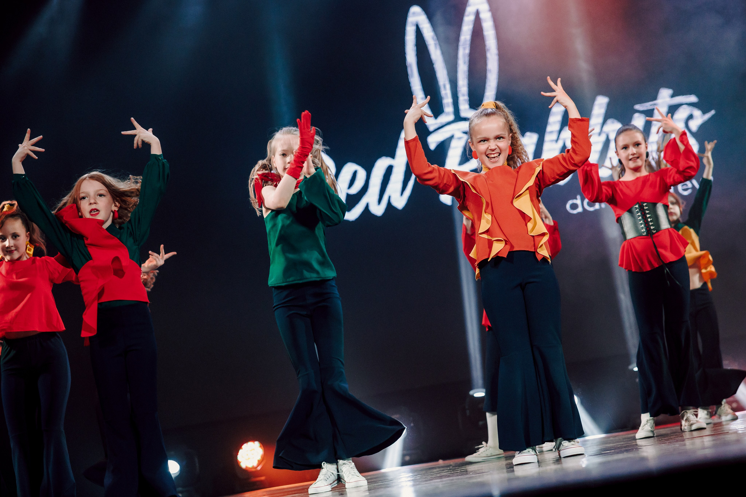 Отчётный концерт танцевальной школы «Red Rabbits» 2025. Лёшка Варзегов — фотограф
