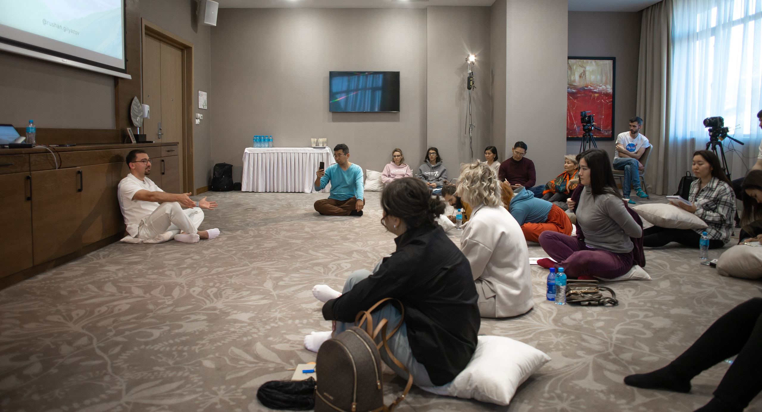 Тренинг (DoubleTree by Hilton Almaty). Jora Abramov | Коммерческий и репортажный фотограф в Алматы