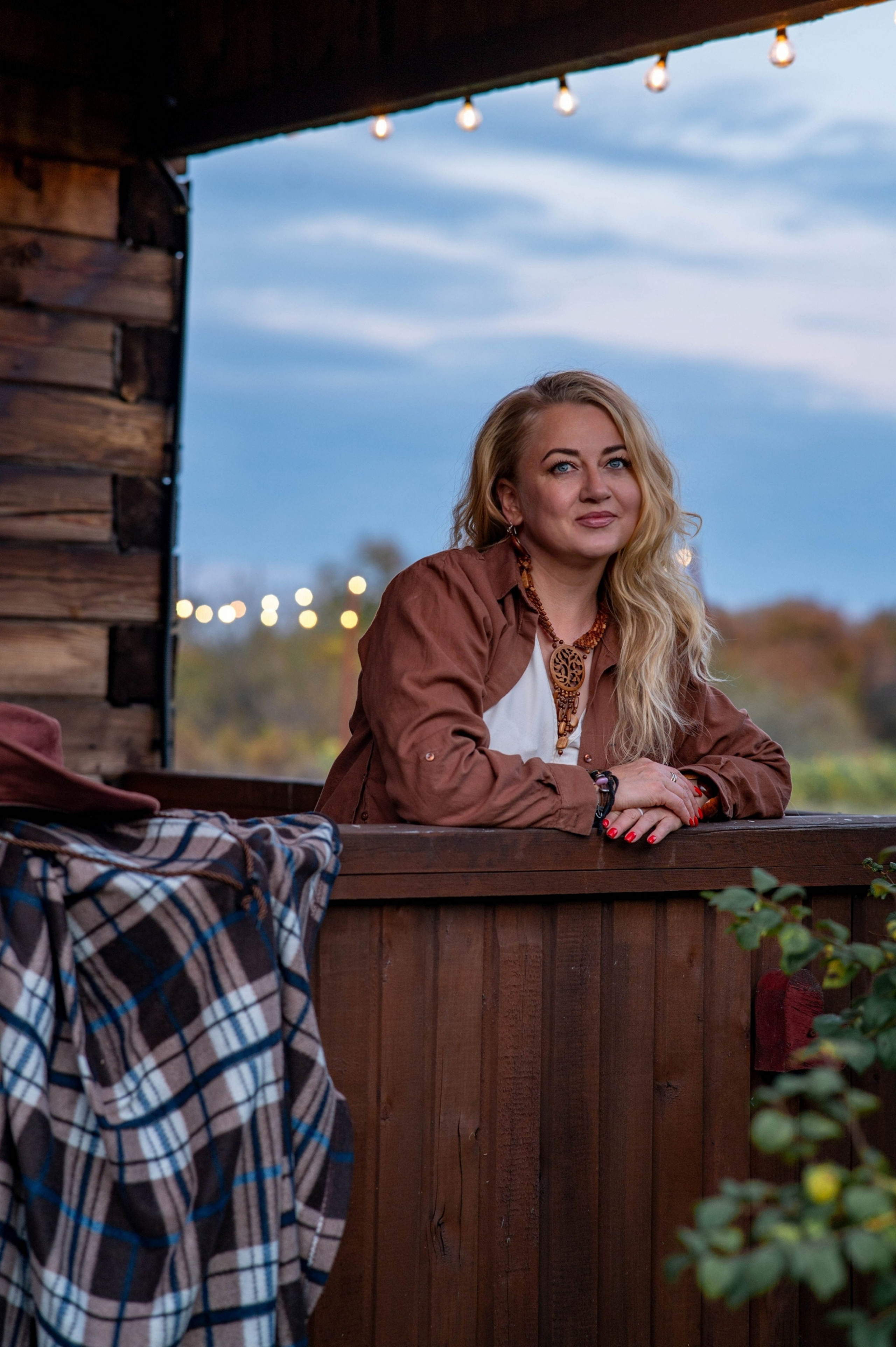 Юлия в осенней природе. Семейный и свадебный фотограф в Абакане Юлия Су