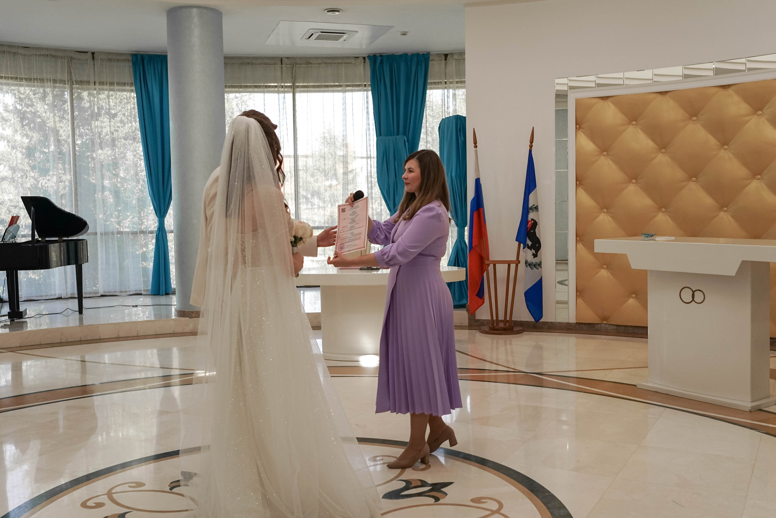 Яна и Никита: сборы в отеле, регистрация и банкет. Фотограф в Иркутске