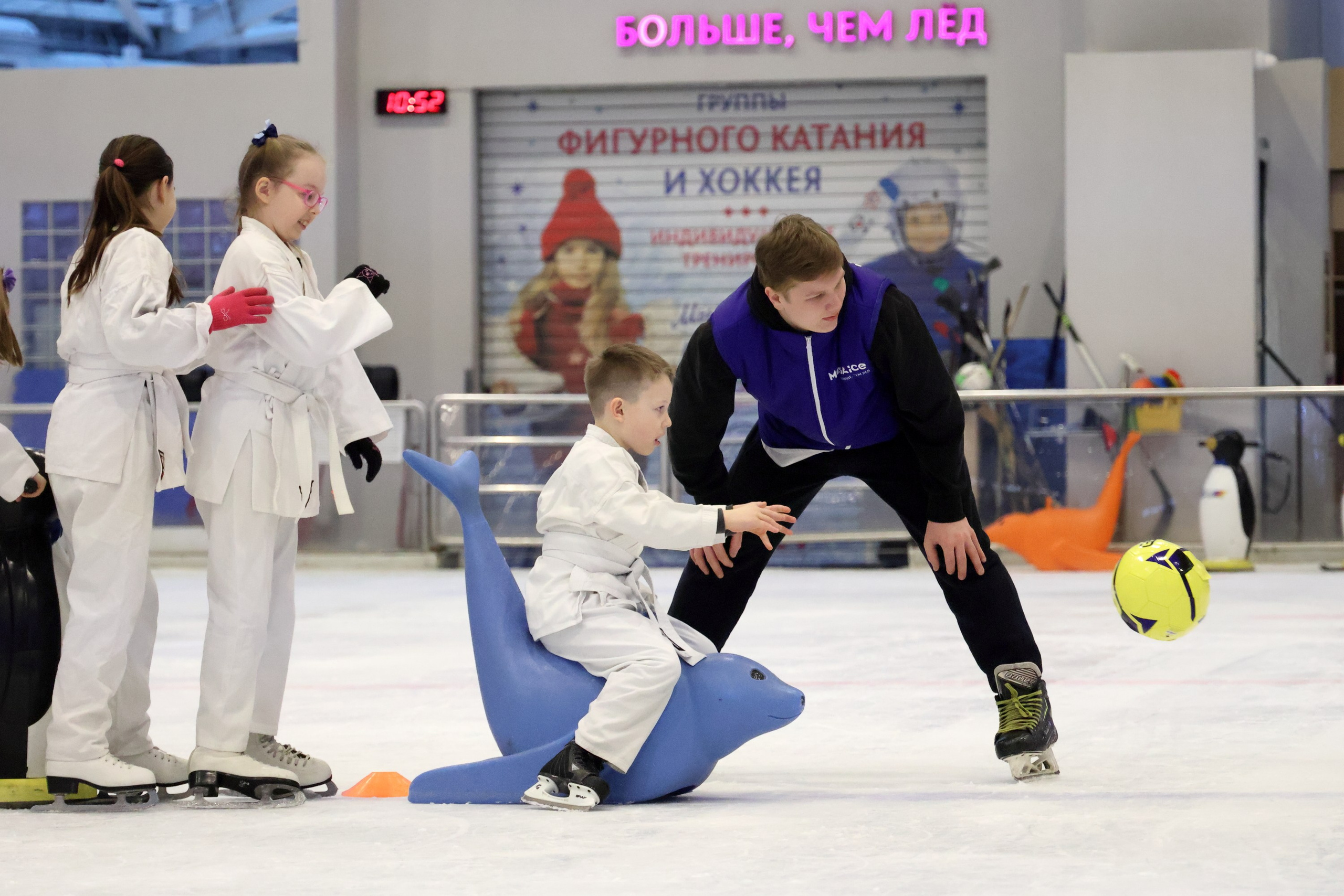 Елка каратэ на катке. Спортивный и репортажный фотограф Ермакова Светлана