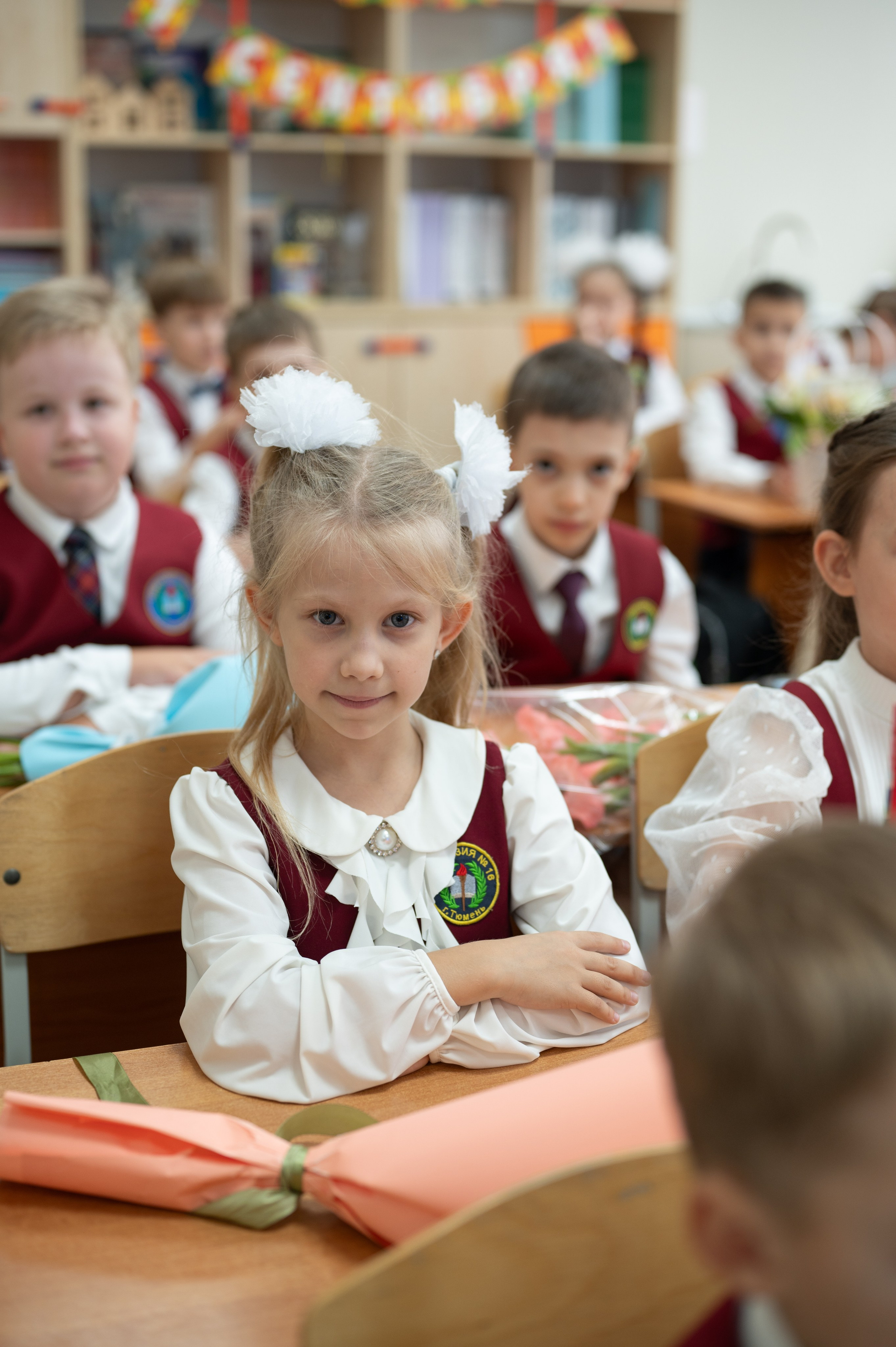 1 сентября 16 гимназия 2 класс (линейка + в классе+ на улице). Фотограф новорожденных, семейный детский в Тюмени Татьяна Морозова
