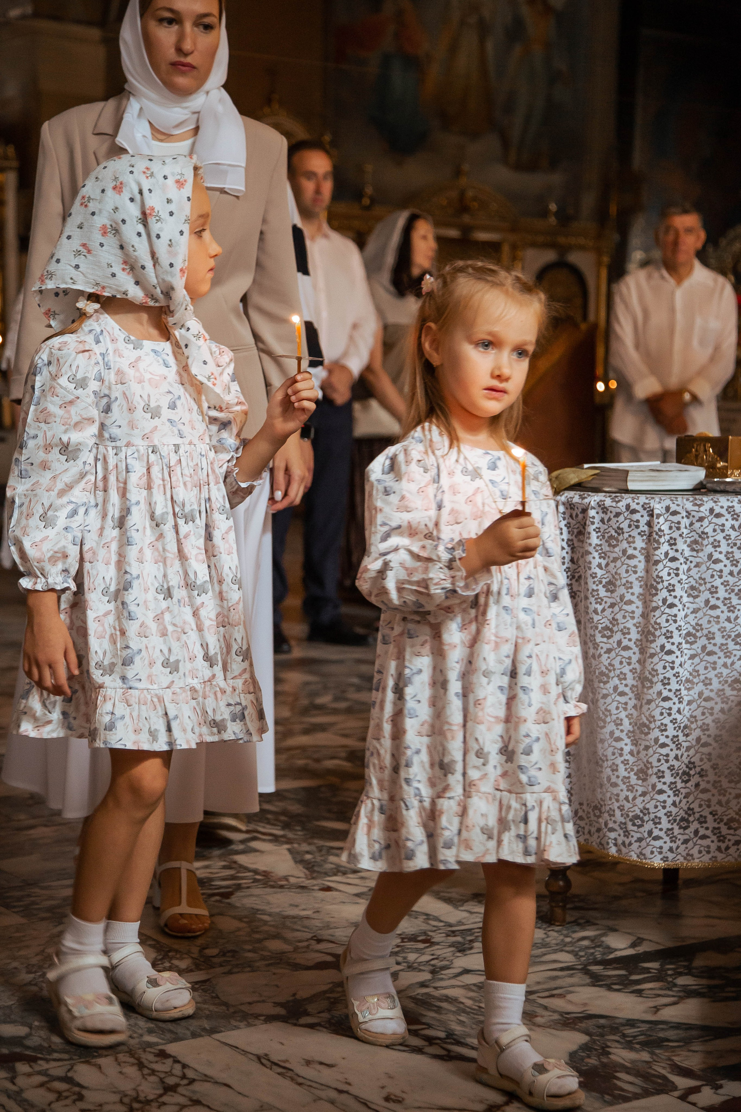 Репортажная съемка крещения — трогательные кадры таинства в Москве. Фотограф Анна Татаурова | Авторская фотосъемка в Москве