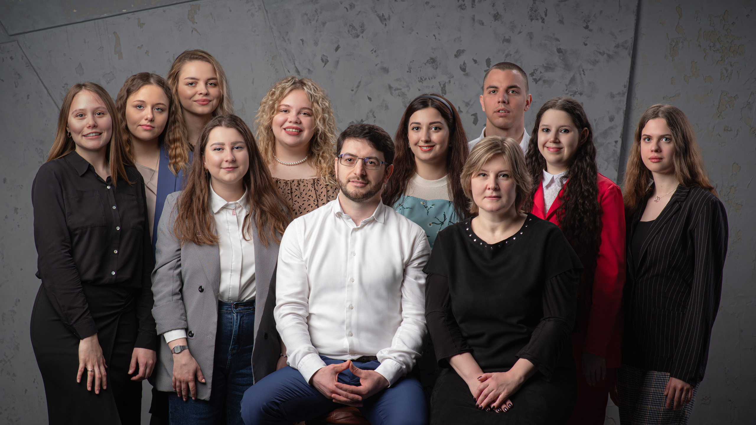 Групповой  портрет сотрудников школы в Ростов-на-Дону 