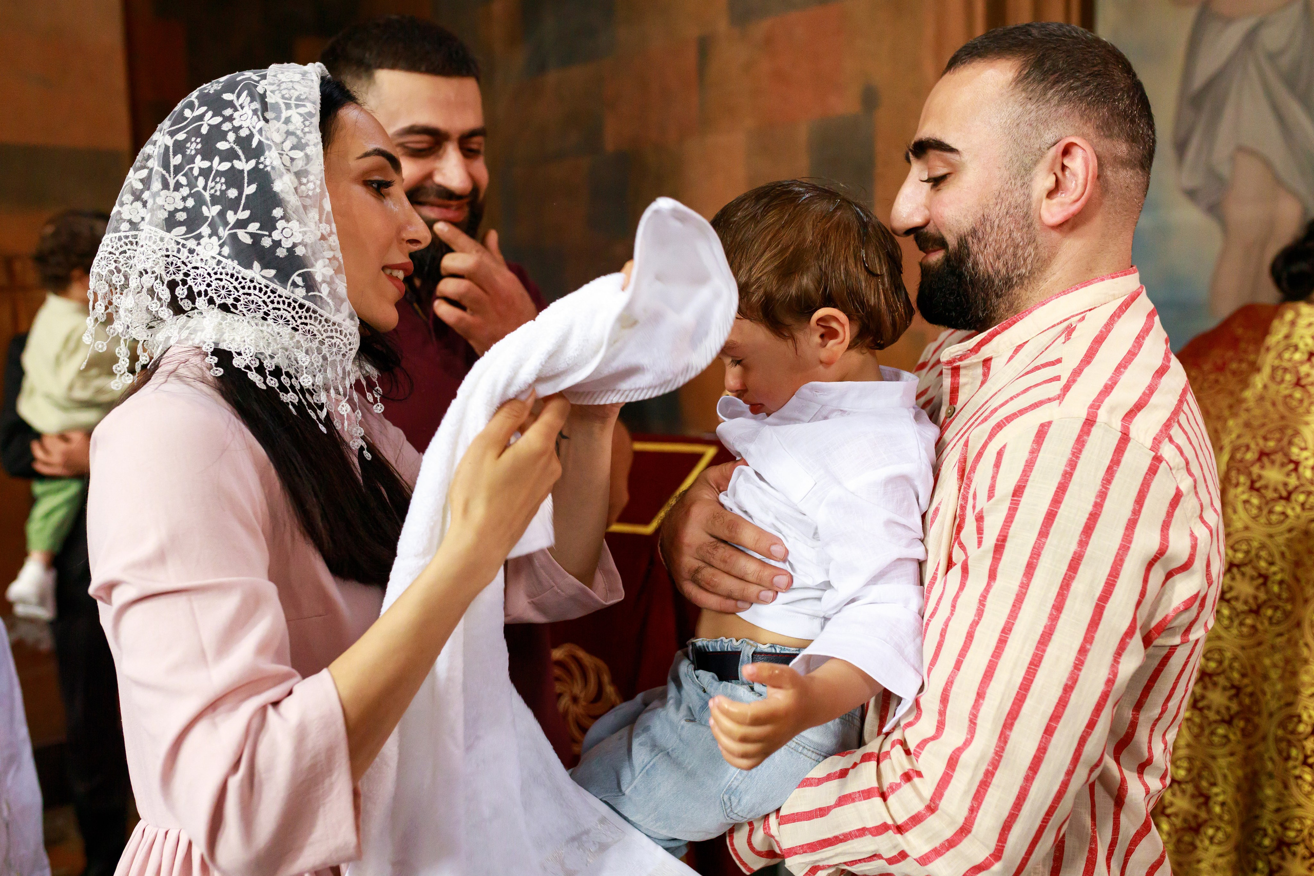Таинство Крещения в Армянской церкви. Фотограф Тверь. Свадебные, семейные, индивидуальные фотосессии