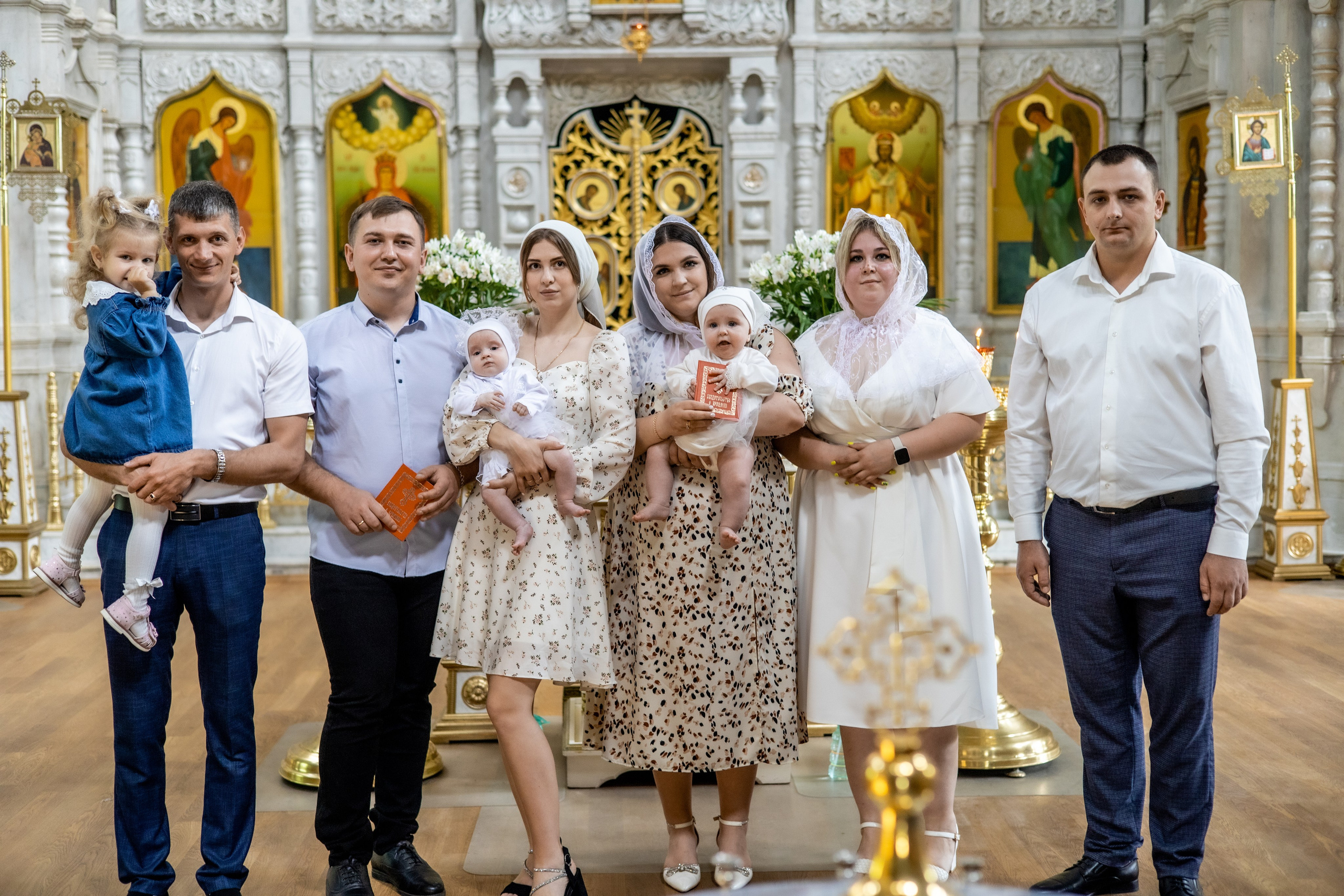 Крещение Ульяны и Вероники. Фотограф Надежда Лукьянова