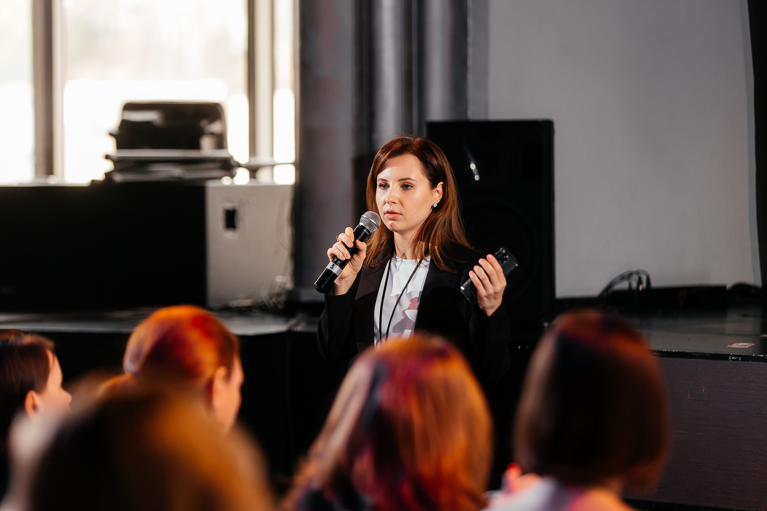 Фотозона+выступление спикеров. Фотограф в Красноярске Надежда Воскресенская