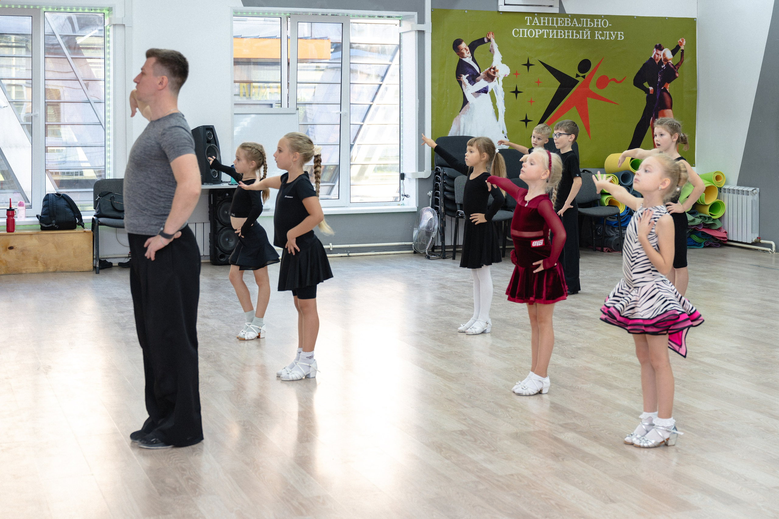 Группа 7-11 лет первый и второй год обучения. КонТакт — спортивные бальные танцы в Москве