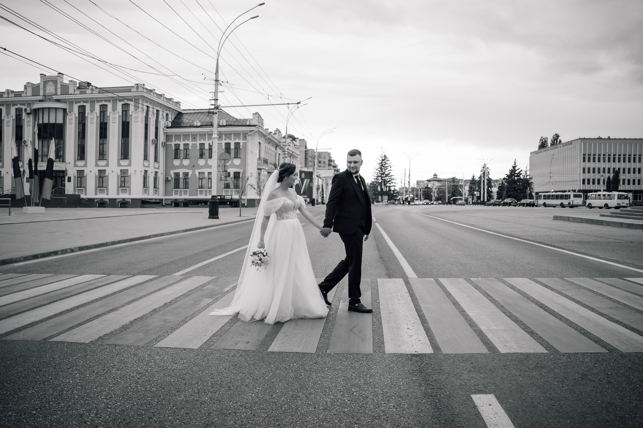 Свадебный день Яны и Максима, прогулка в лесу, Картинная галерея в Тамбове. Свадебный фотограф в Тамбове Павел Четвертков