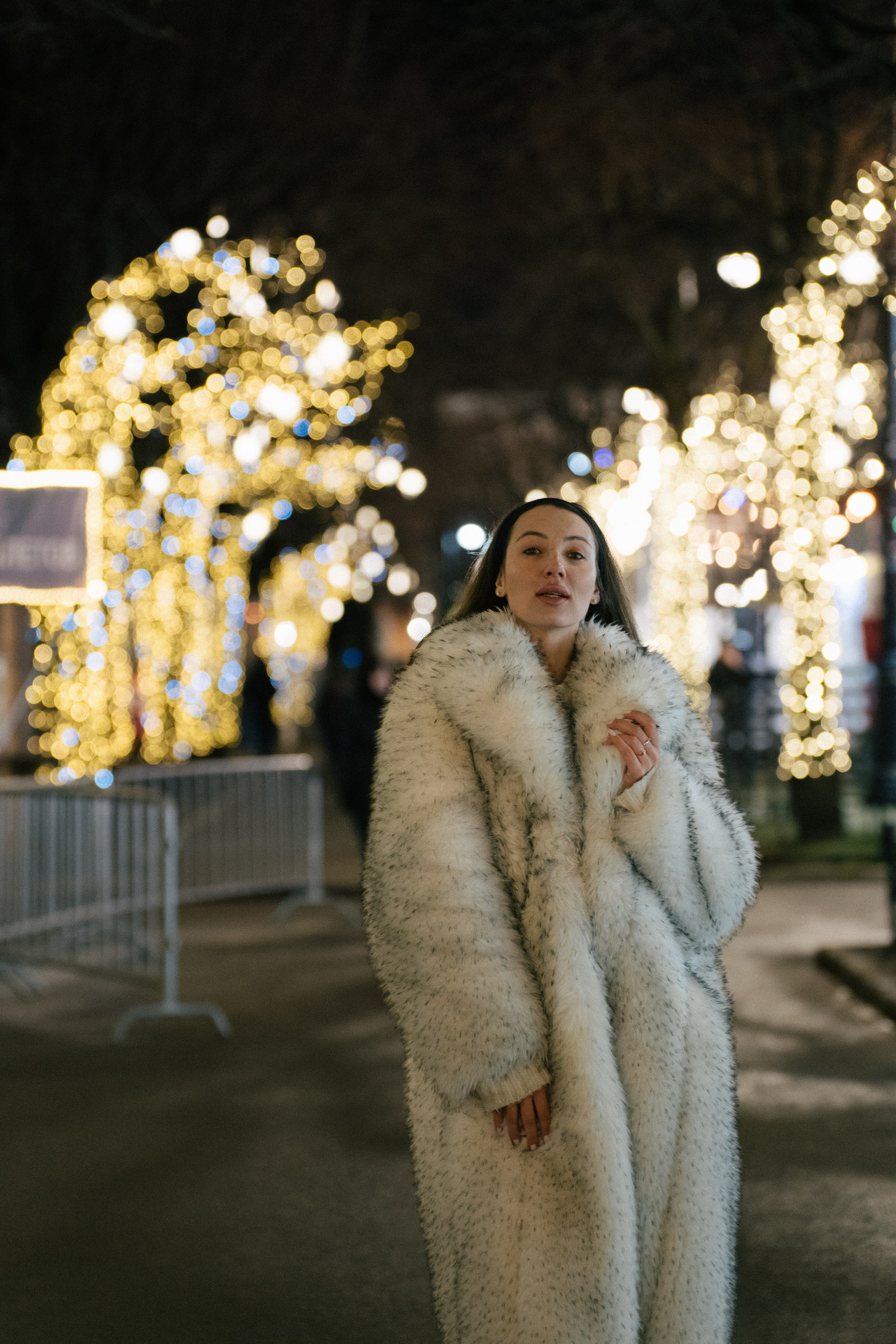 ПРОГУЛКА НА МАНЕЖНОЙ ПЛОЩАДИ ДЛЯ ДЕВУШКИ ПЕРЕД НОВЫМ ГОДОМ (НОВОГОДНЯЯ ФОТОСЕССИИЯ НА МАНЕЖНОЙ ПЛОЩАДИ). Профессиональный фотограф, Санкт-Петербург — Виктория Богомолова