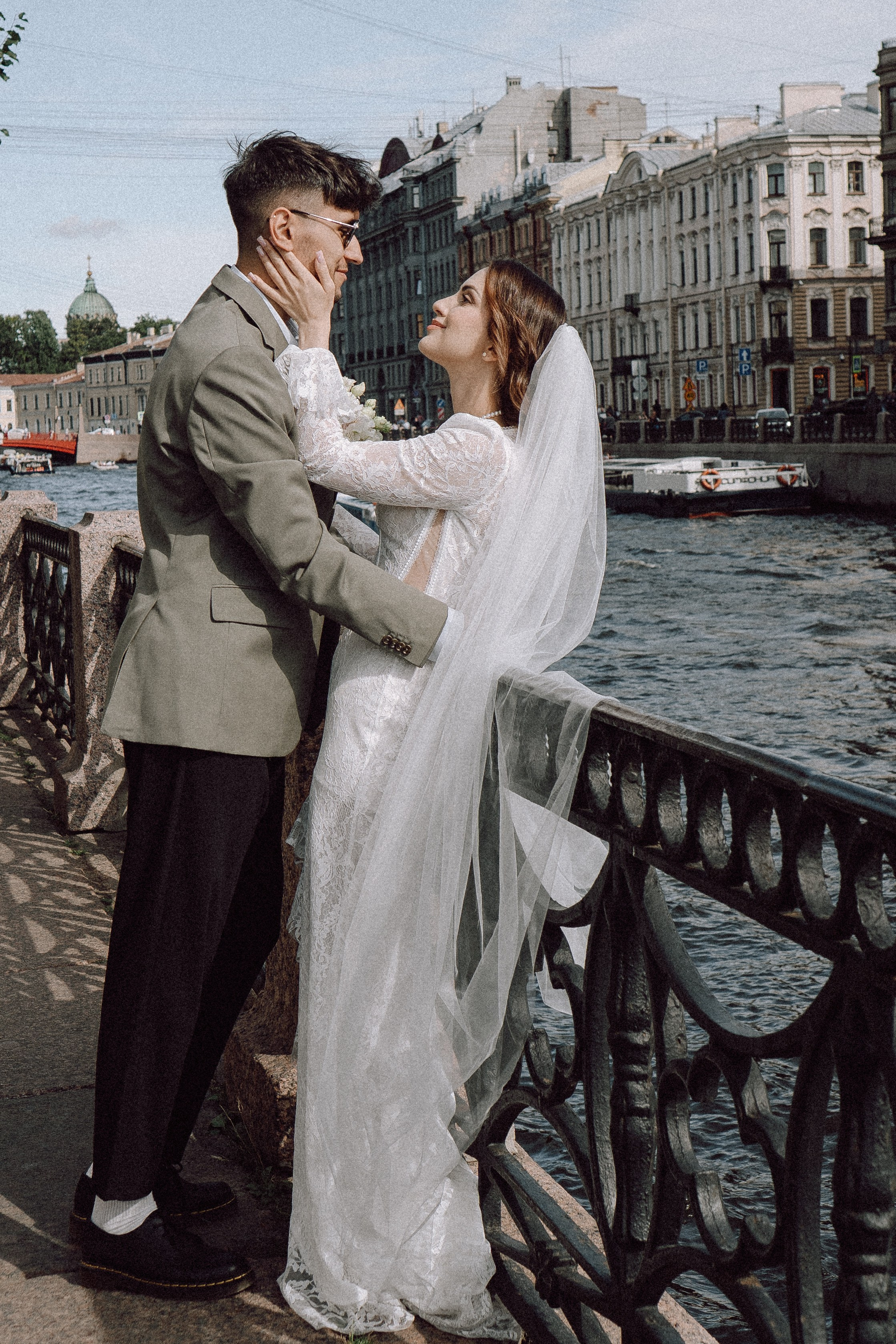 СВАДЕБНАЯ ПРОГУЛКА ВОЗЕ ИСАИКЕВСКОГО СОБОРА АСТОРИИ И ЗАКОНОДАЛЕТНОГО СОБРАНИЯ. Профессиональный фотограф, Санкт-Петербург — Виктория Богомолова