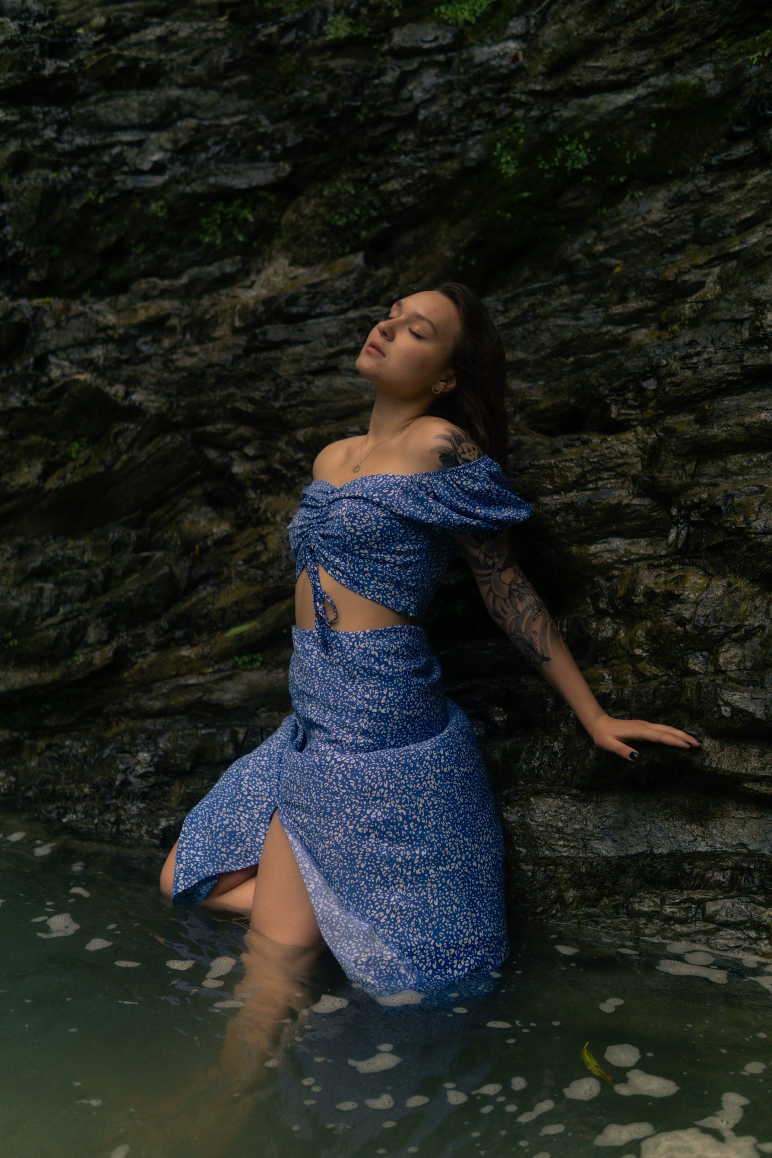 Алина на водопаде. Главная