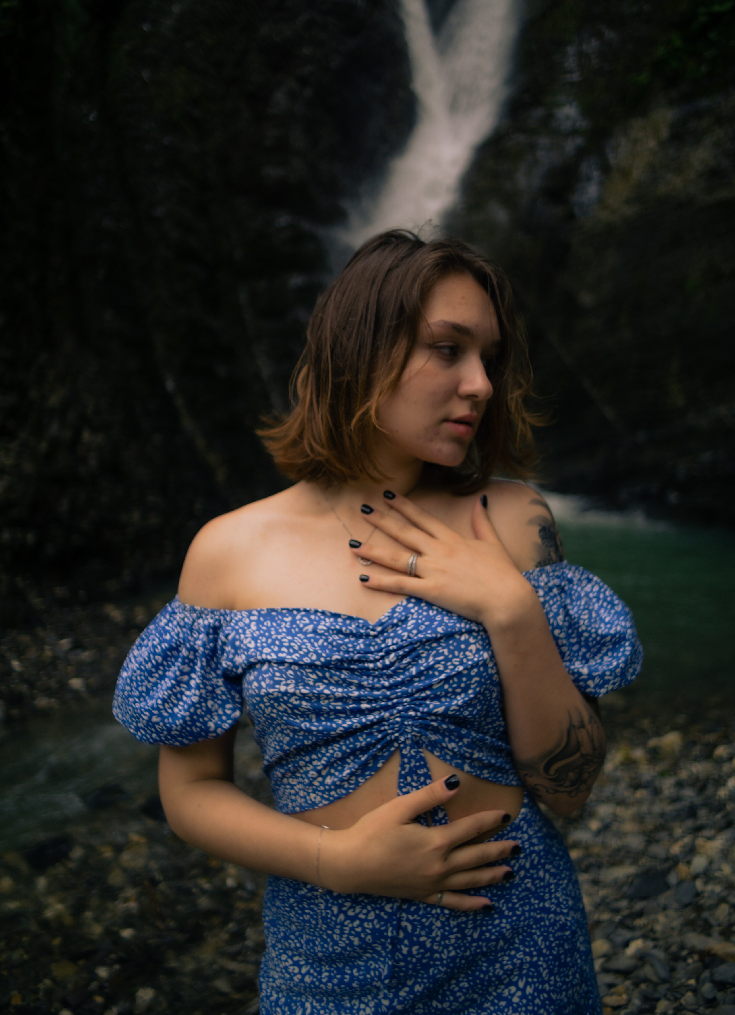 Алина на водопаде. Главная