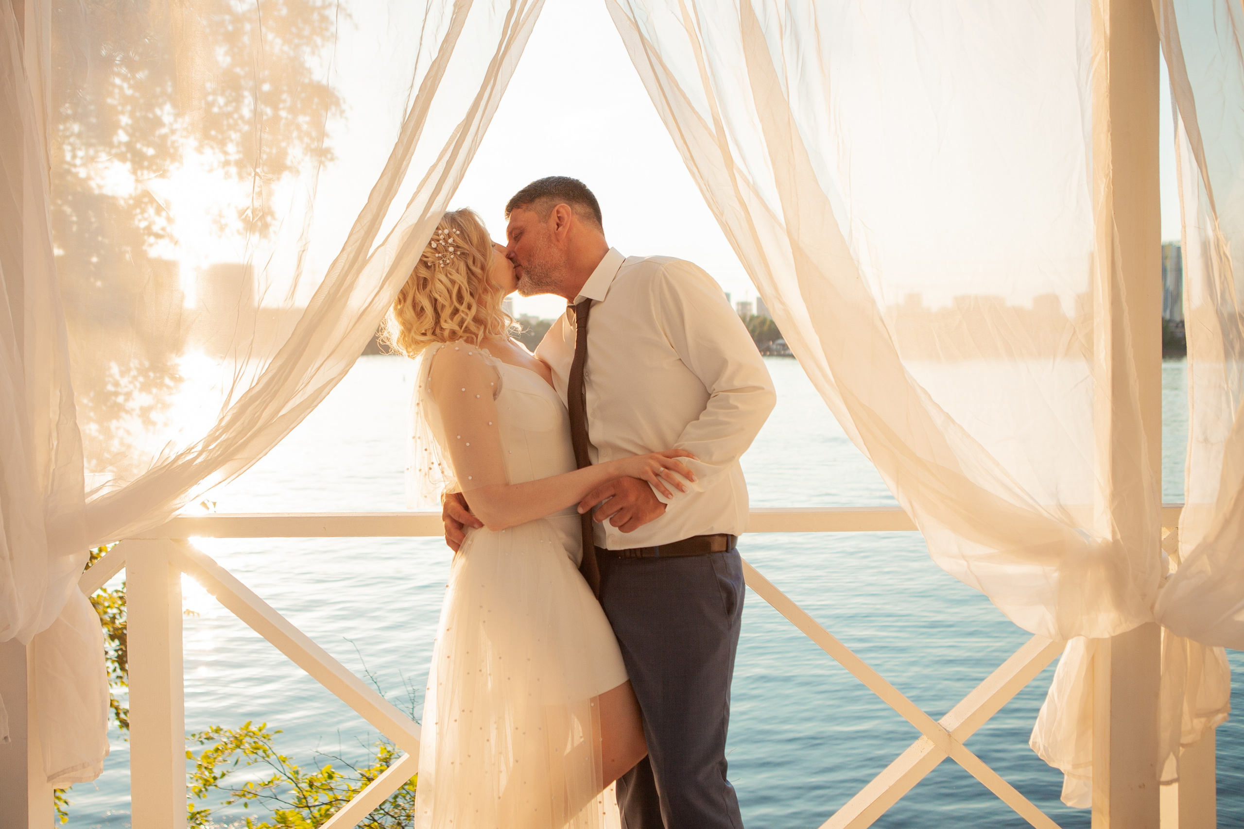 Фотосессия молодоженов на пляже Рублево. Фотограф Ольга Ефремова