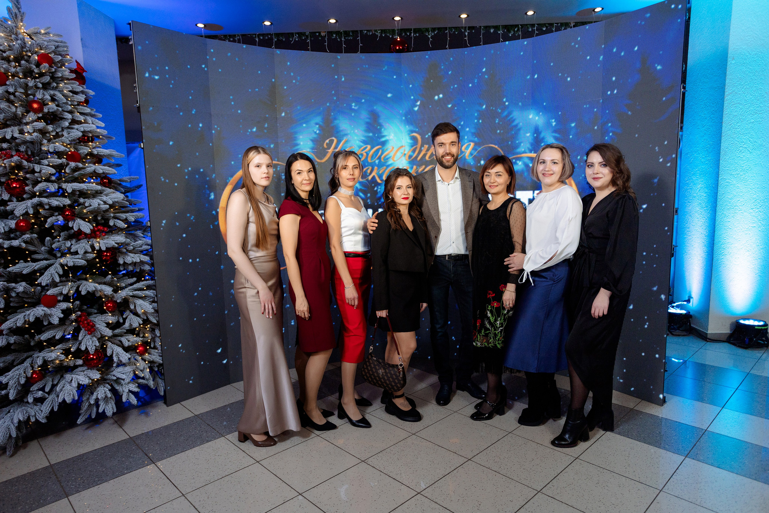 РЕПОРТАЖ: НОВЫЙ ГОД В ДК МЕТАЛЛУРГ. Профессиональный фотограф в Ижевске Леша Петров