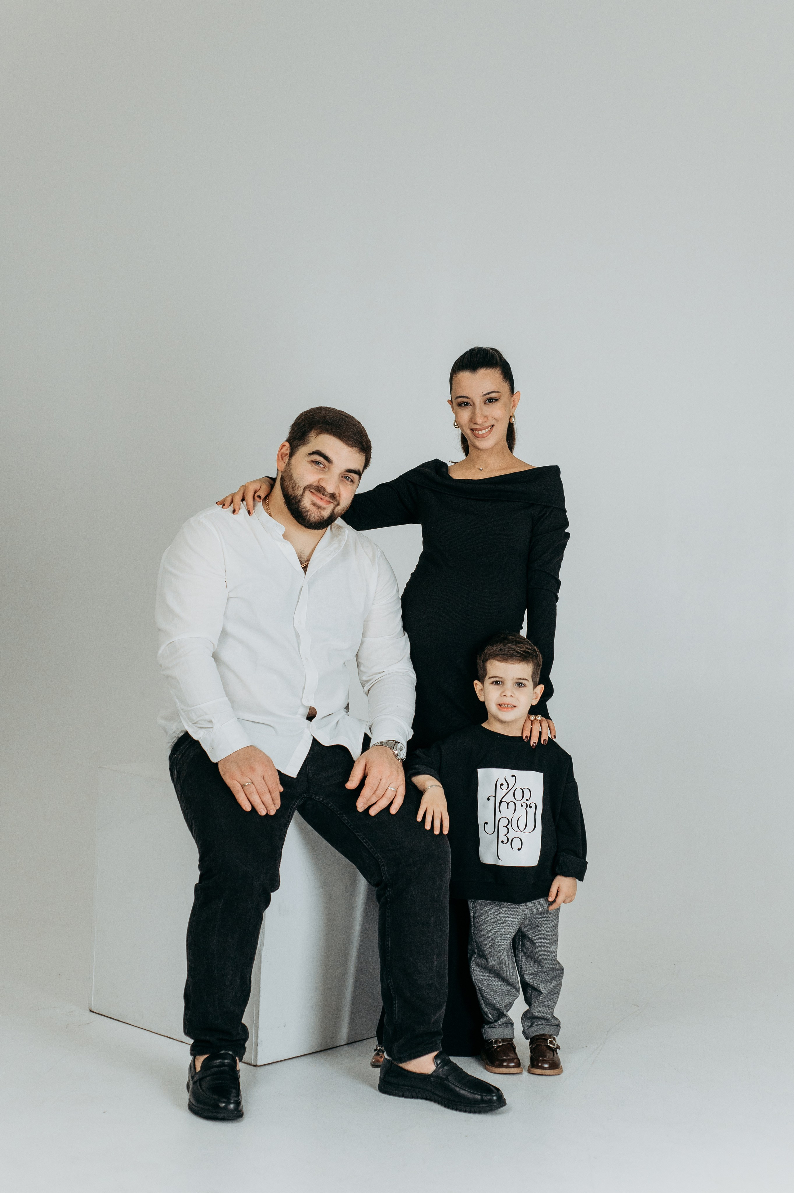 Семейная фотосессия на циклораме. Семейный и свадебный фотограф в Санкт-Петербурге Юлия Мельникова