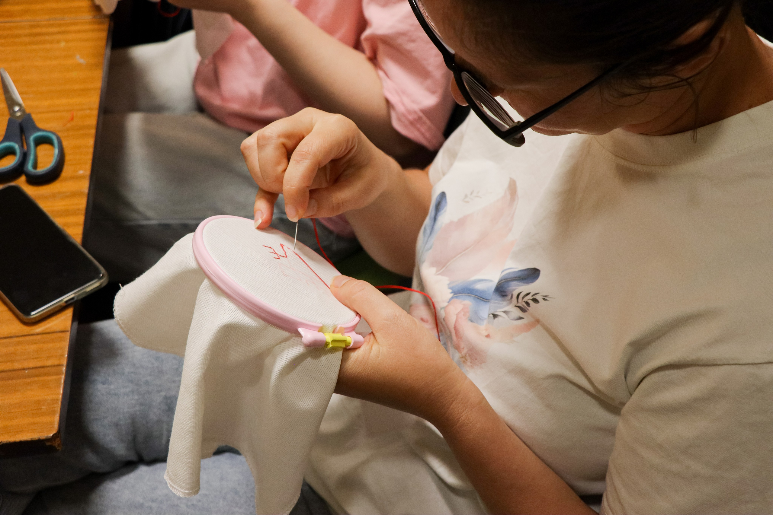 Мастер-класс по вышивке орнаментов. Портретный и репортажный фотограф в Анапе Злата Хидзик