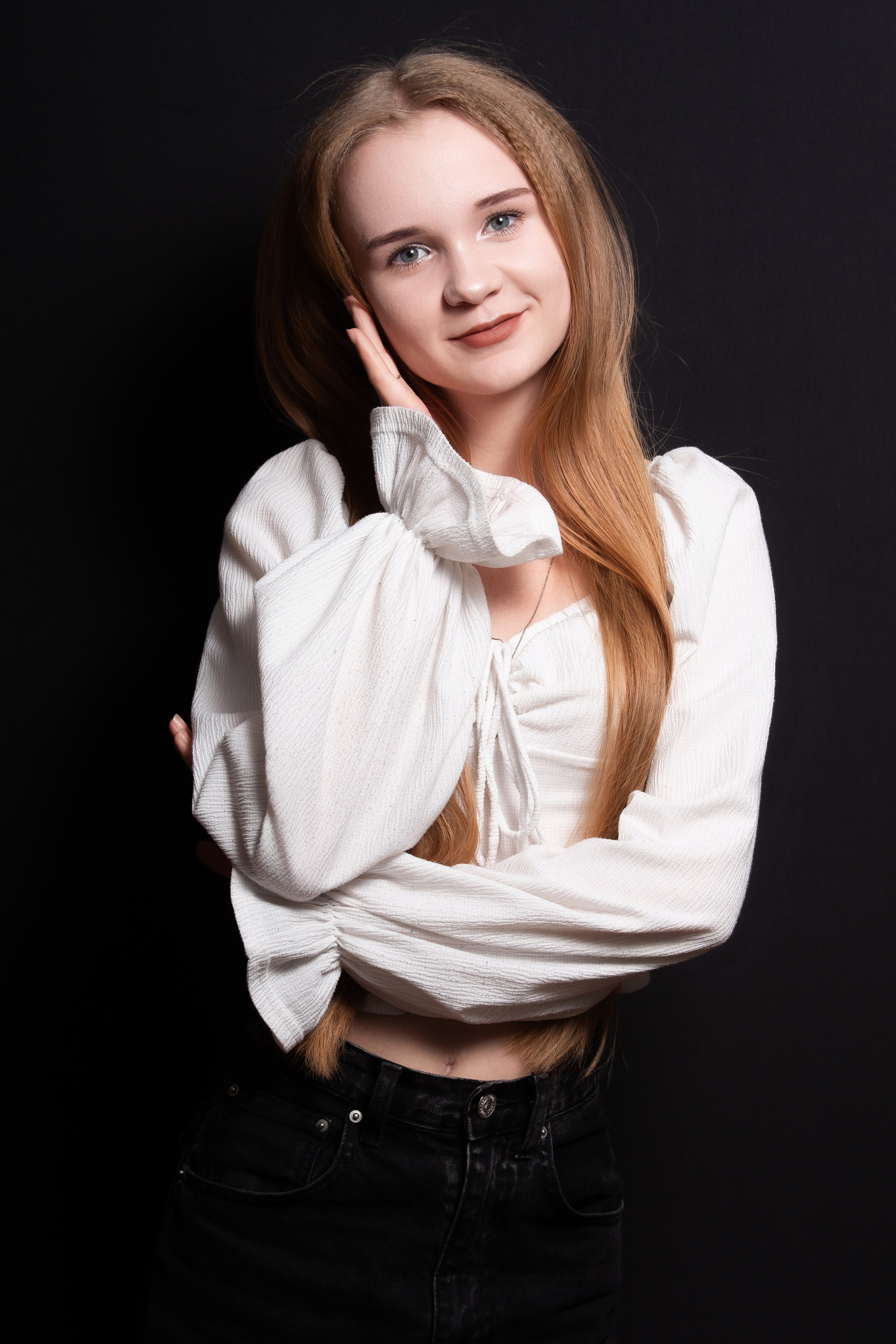 Портретная фотосессия для учеников 9 класса на чёрном фоне | Школьный фотограф Николай Богатырёв | Твой альбом / Твои правила. ТВОЙ АЛЬБОМ / ТВОИ ПРАВИЛА
