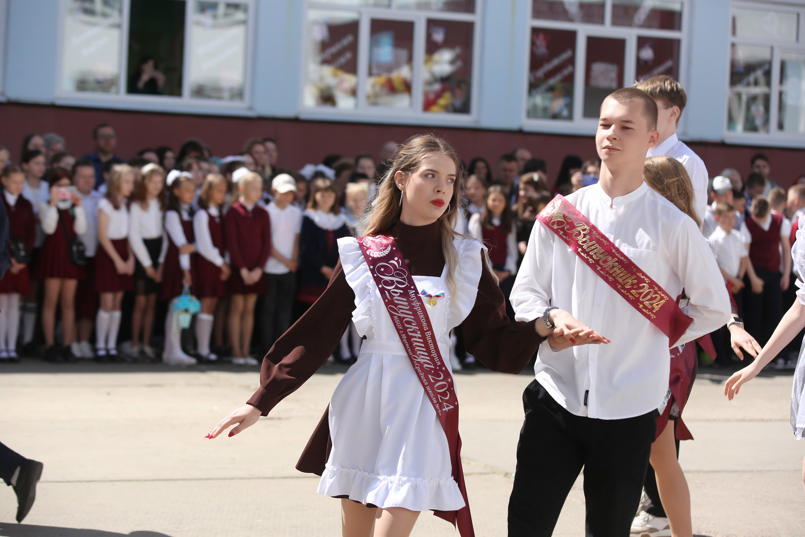 ЛИНЕЙКА «ПОСЛЕДНИЙ ЗВОНОК» 9 ШКОЛА 2024 г МЦЕНСК. ТВОЙ АЛЬБОМ / ТВОИ ПРАВИЛА