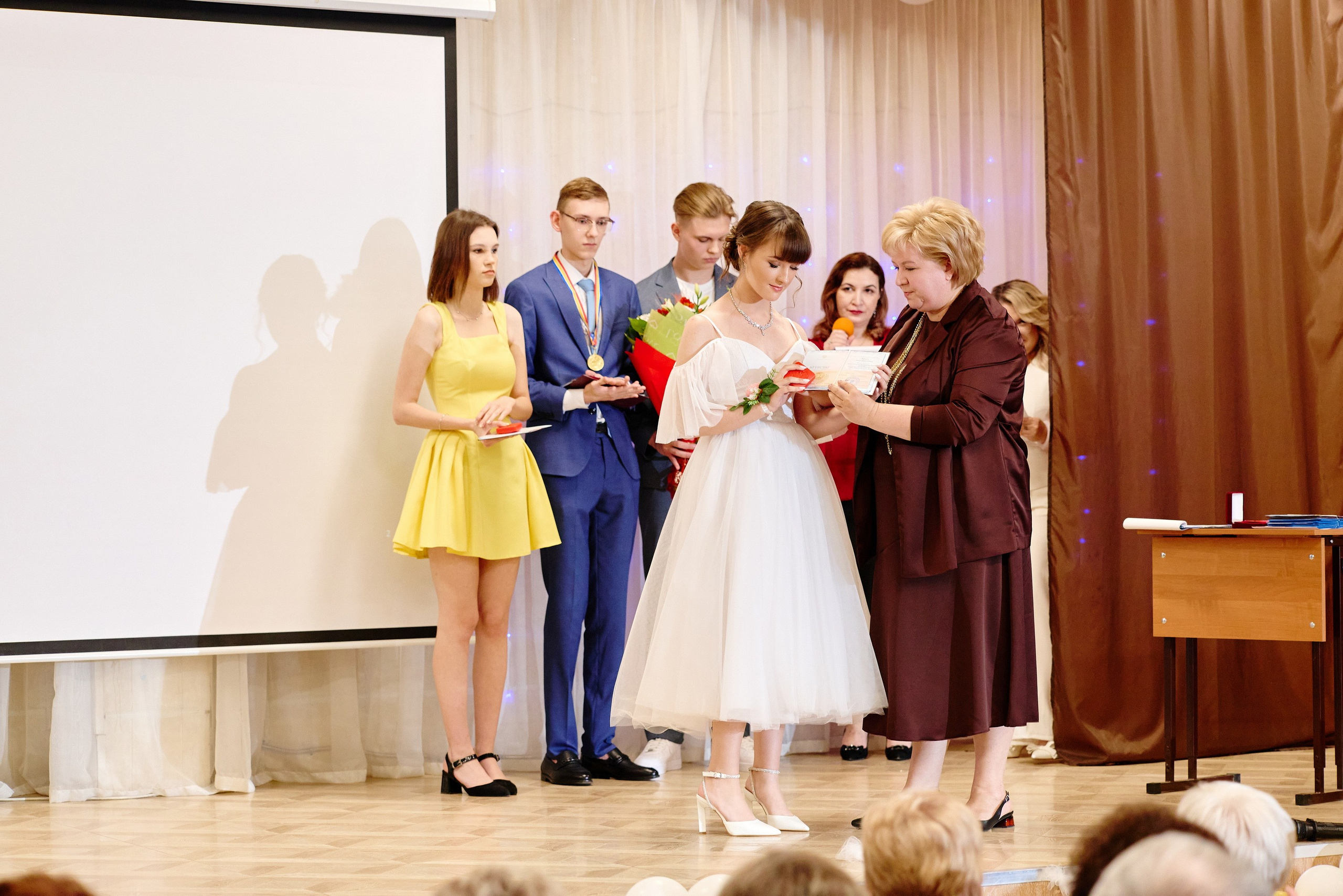 Выпускной 35 Сош. Фотограф Выпускные альбомы Таганрог Сергей Коробченко