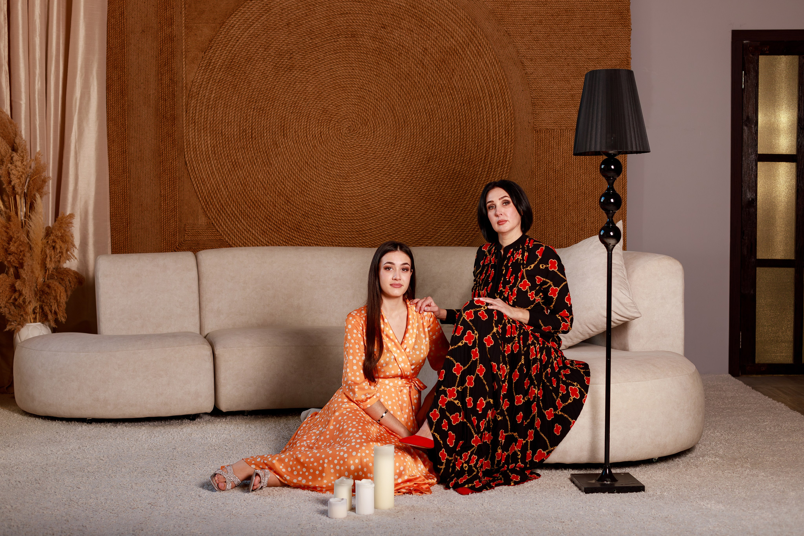 Мама и дочь в студии Белый осел. Семейный и детский фотограф в Краснодаре Ирина Лаврецкая