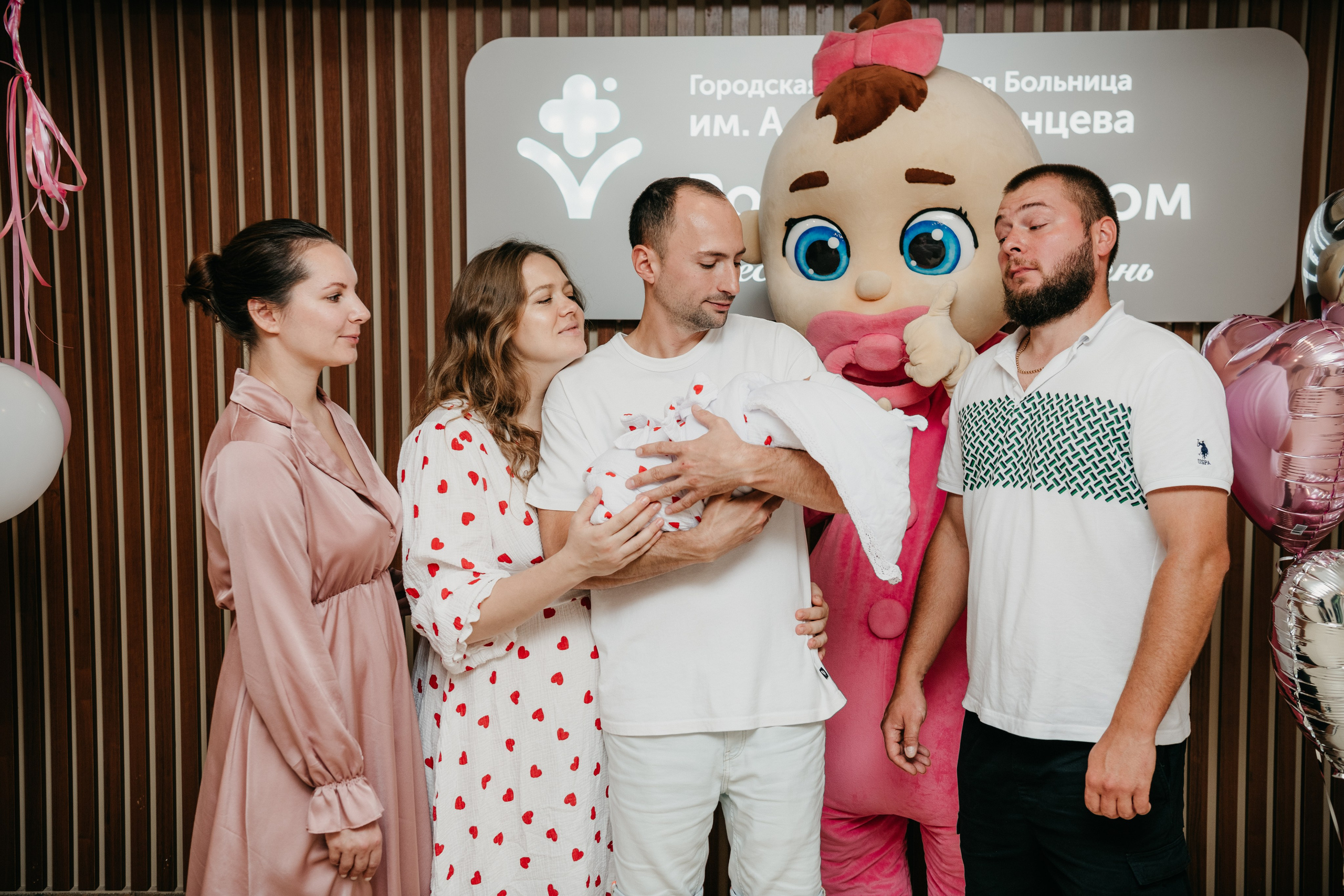 Выписка Софии в ГКБ Ерамишанцева. Фотограф на выписку из роддома в Москве и МО