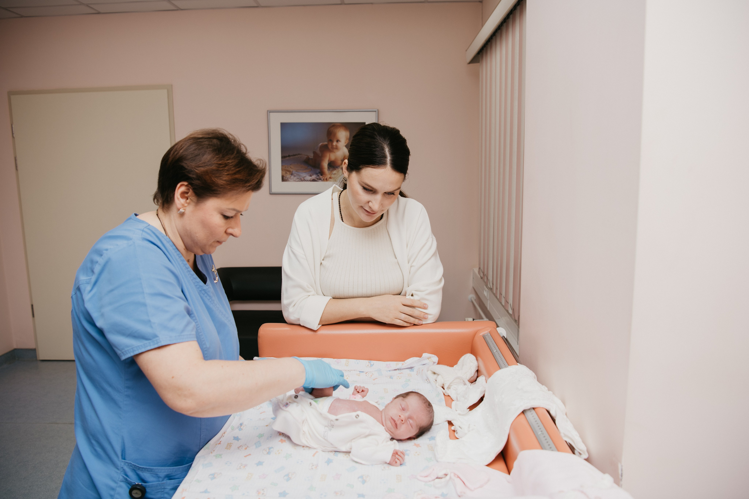 Выписка Сарочки. Мать и дитя на Севастопольском. Фотограф на выписку из роддома в Москве и МО