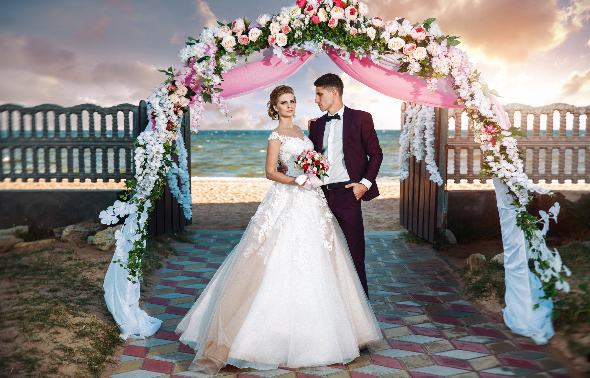 Renatphoto-Свадьба в Темрюке, загс и прогулка у моря. Фотосъёмка свадебного  банк. Профессиональная фотосъёмка интерьеров, предметная фотосессия еды для меню г. Анапа