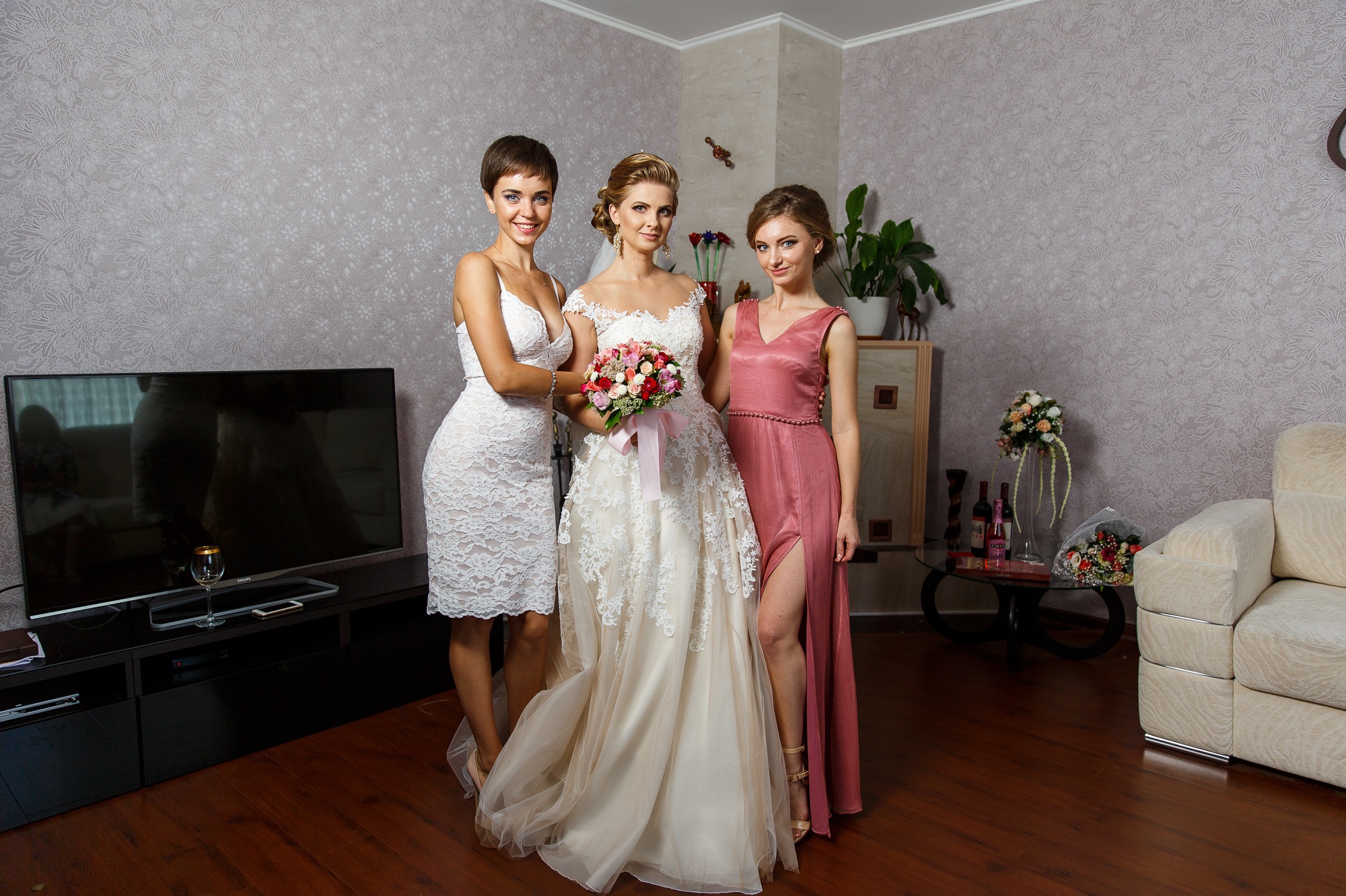 Renatphoto-Пример свадебных фотографий в базовой обработке. Профессиональная фотосъёмка интерьеров, предметная фотосессия еды для меню г. Анапа