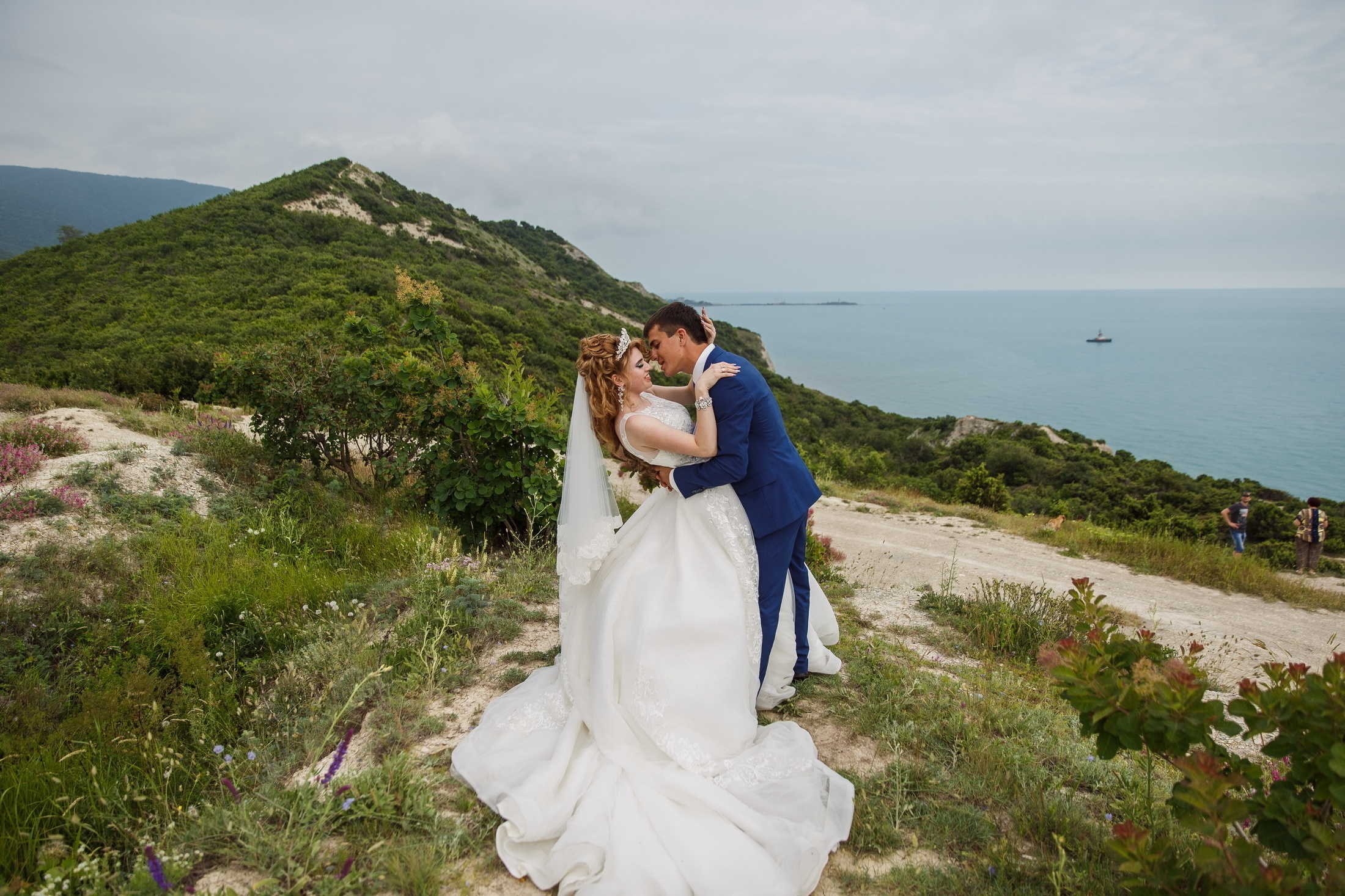 Renatphoto-Пример свадебных фотографий в базовой обработке. Профессиональная фотосъёмка интерьеров, предметная фотосессия еды для меню г. Анапа