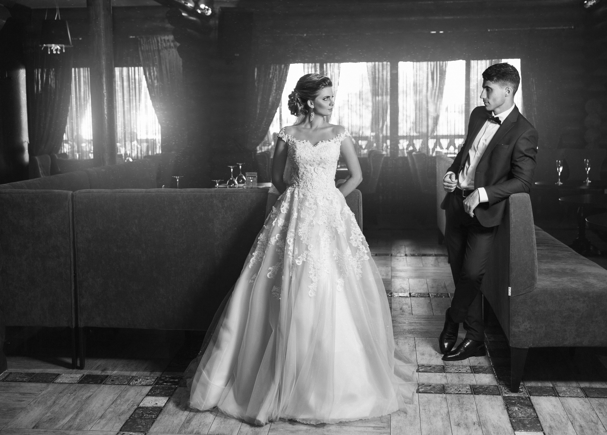 Renatphoto-Свадьба в Темрюке, загс и прогулка у моря. Фотосъёмка свадебного  банк. Профессиональная фотосъёмка интерьеров, предметная фотосессия еды для меню г. Анапа